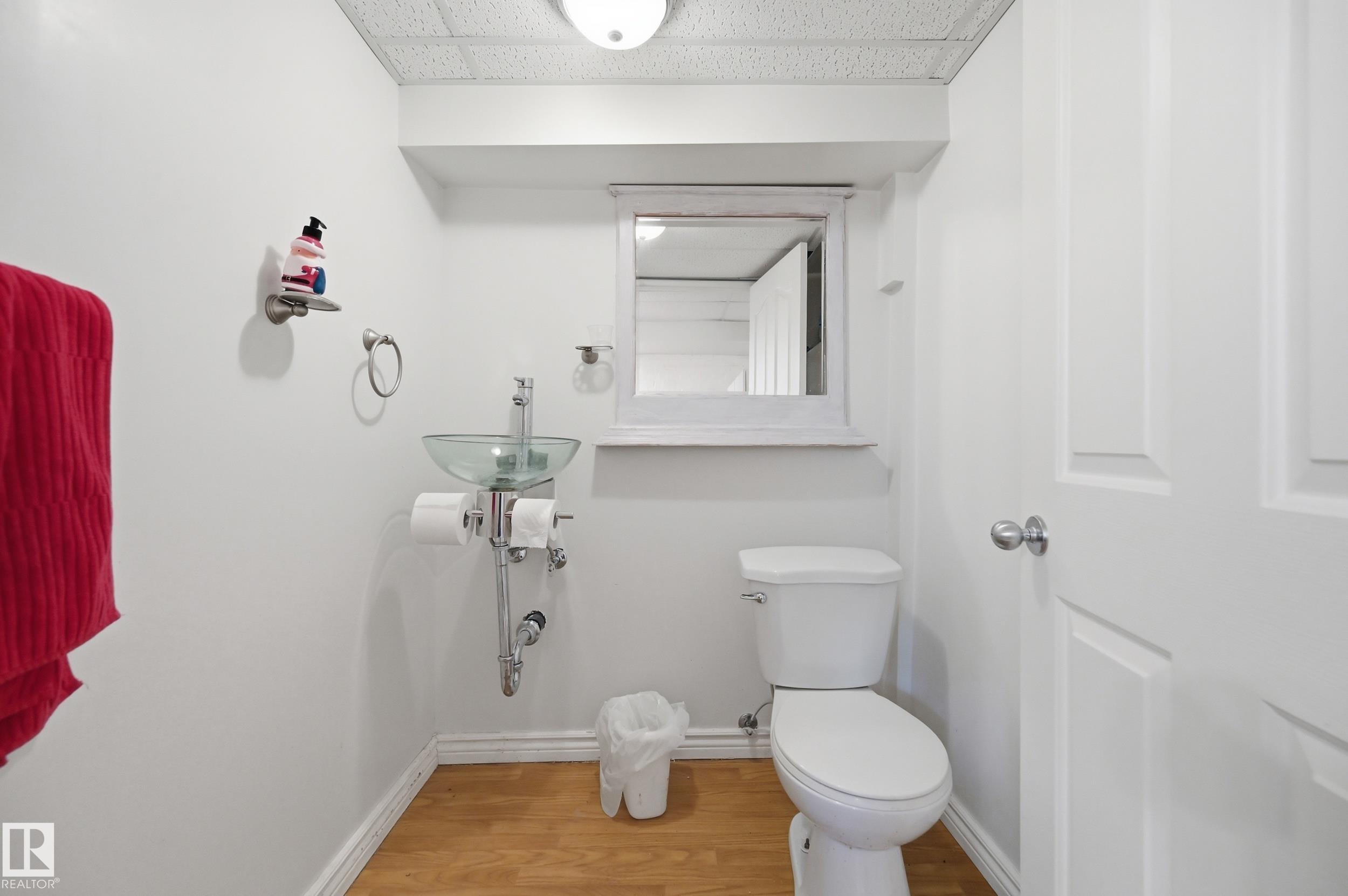 8520 104 ST NW