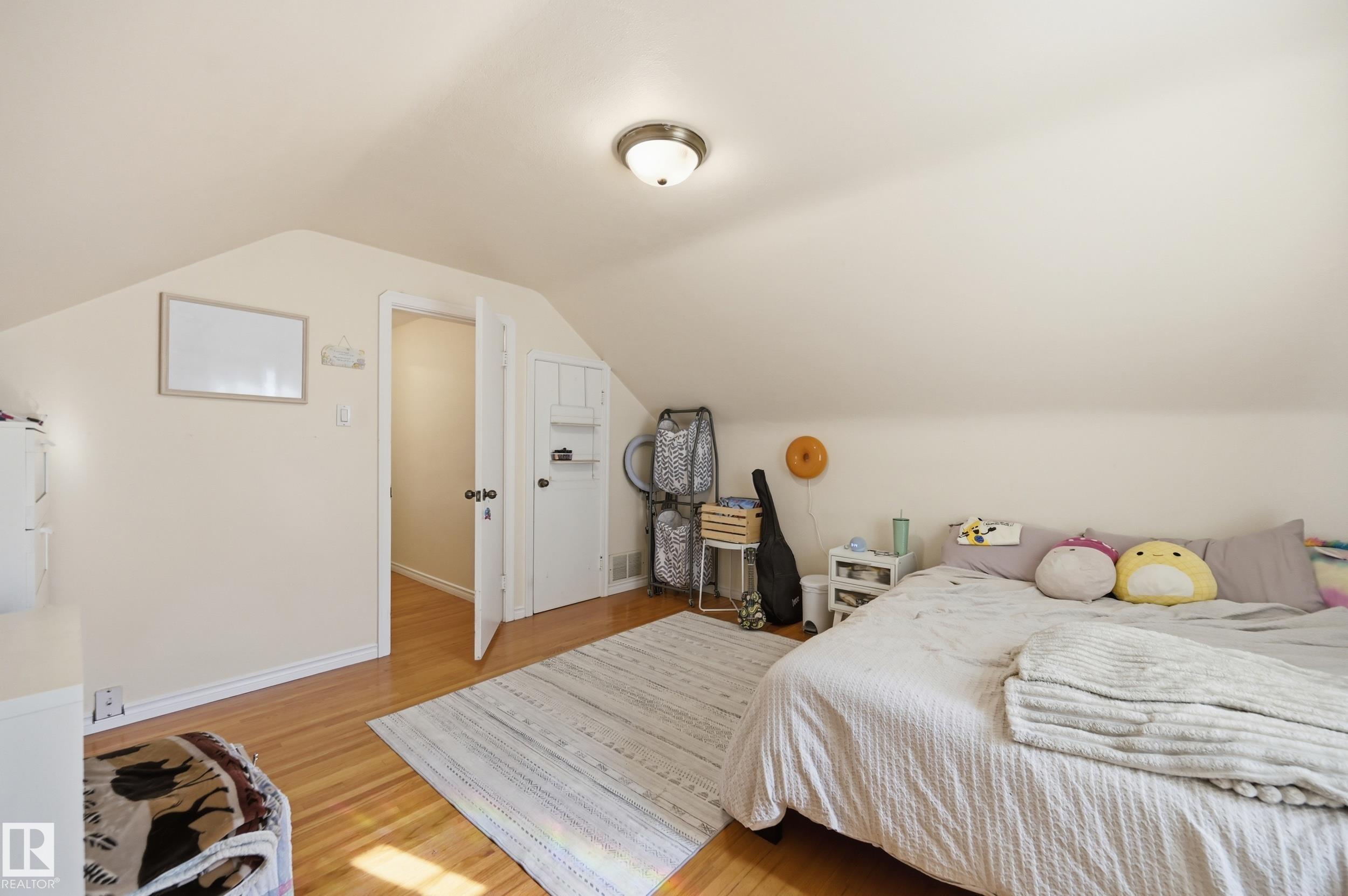 11612 110A AV NW