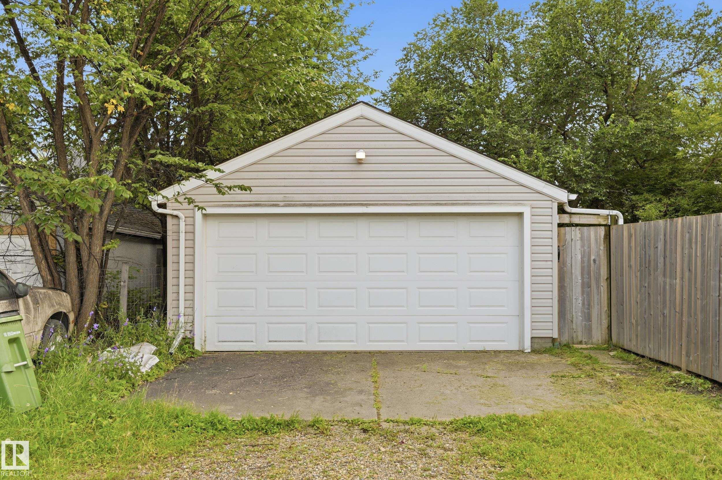 11612 110A AV NW
