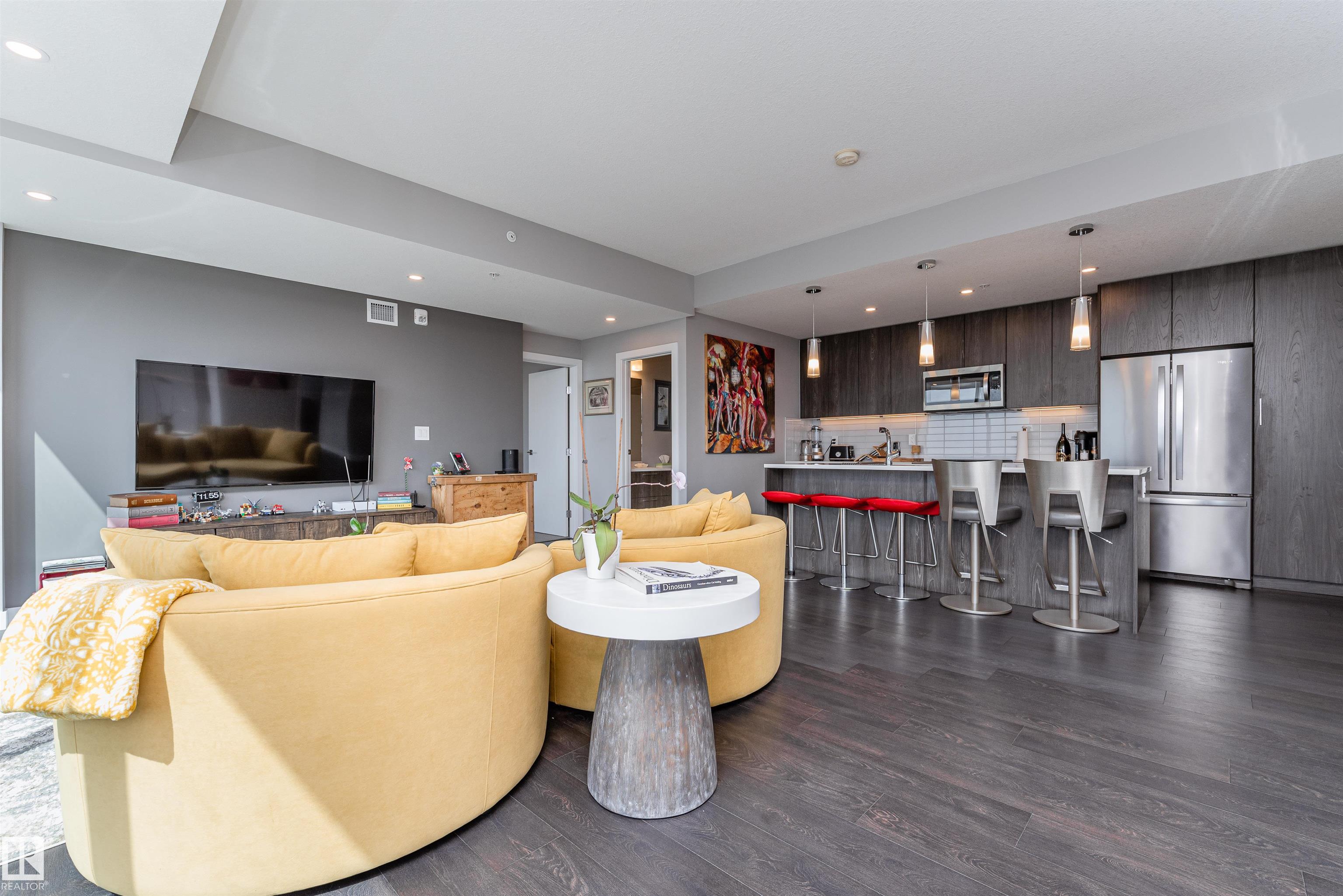 #2400 10180 103 ST NW