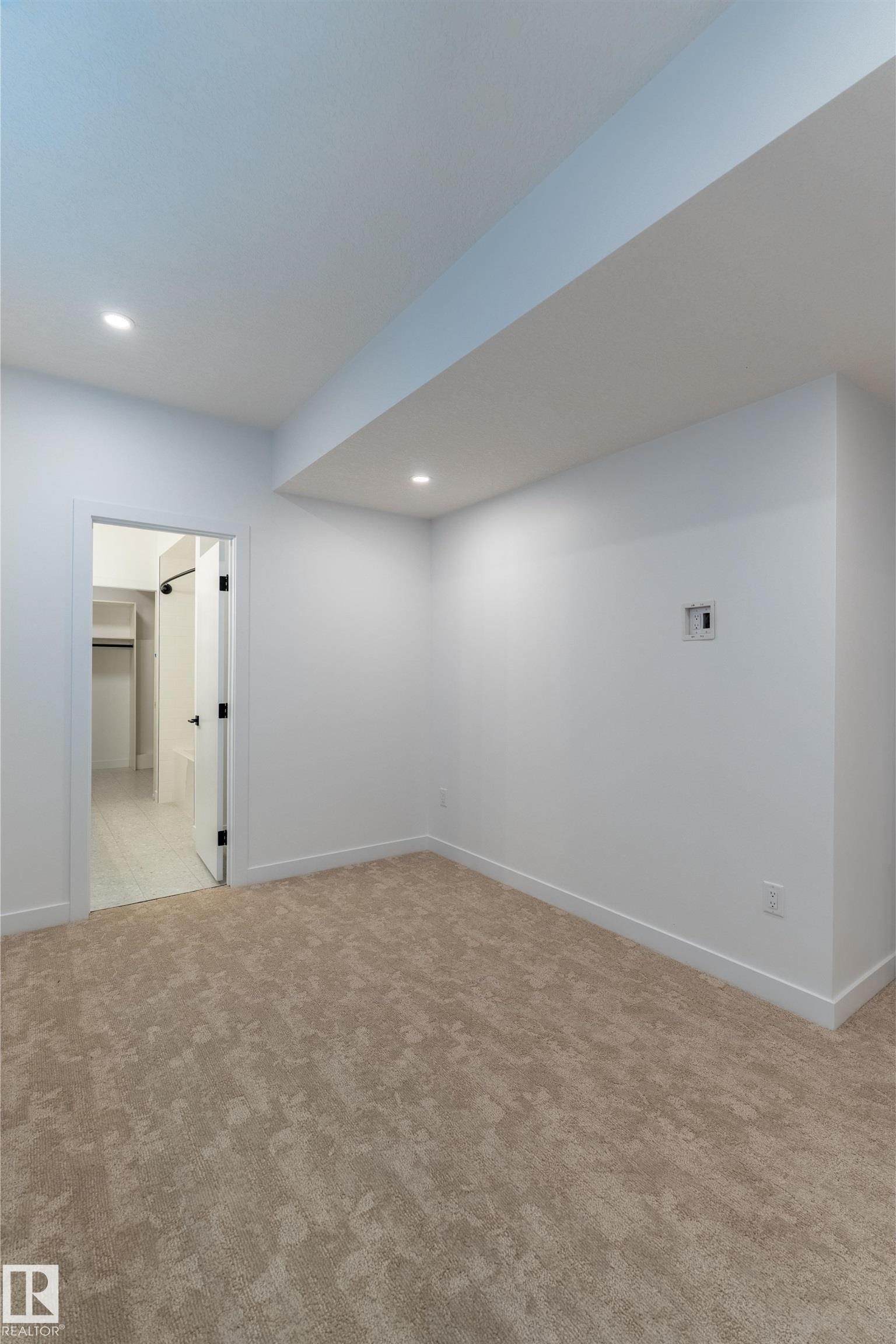 11121 51 ST NW
