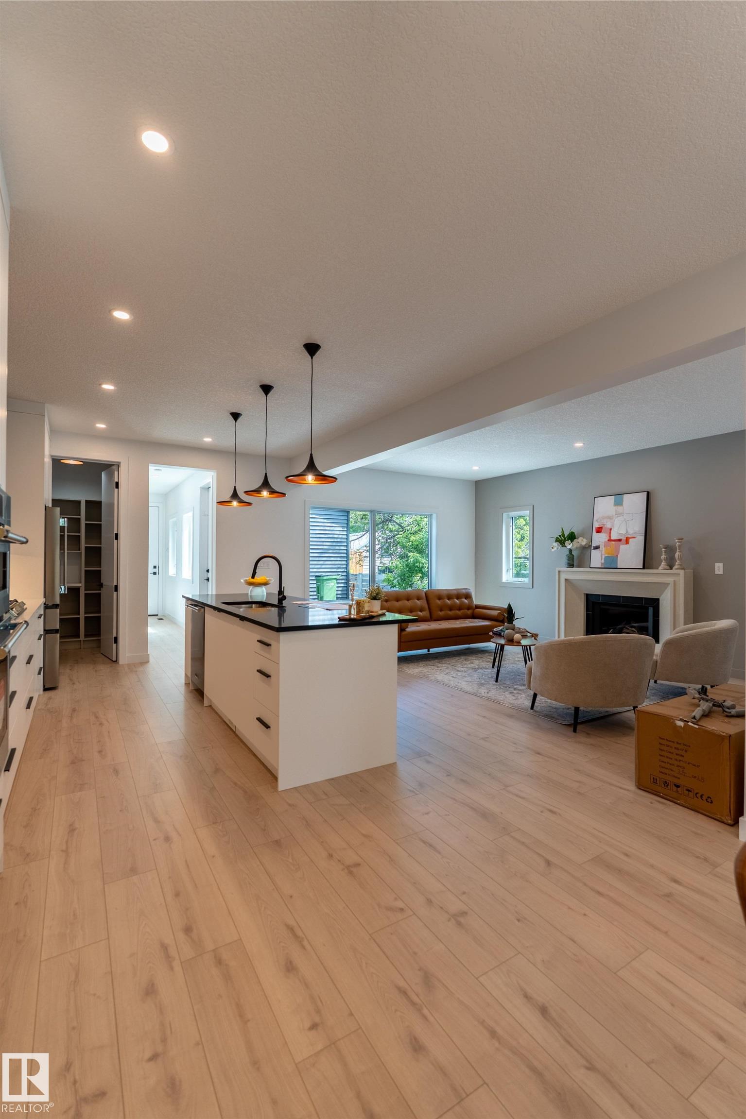 11121 51 ST NW