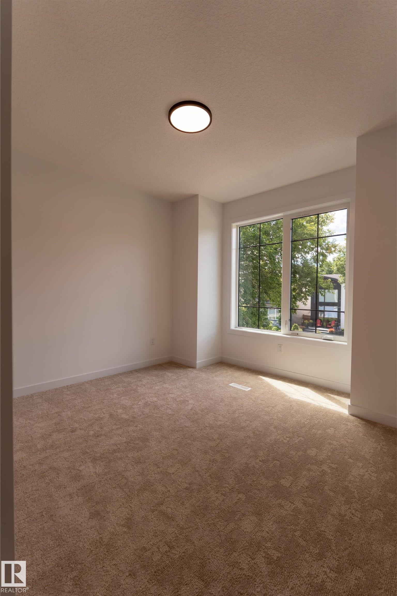 11121 51 ST NW