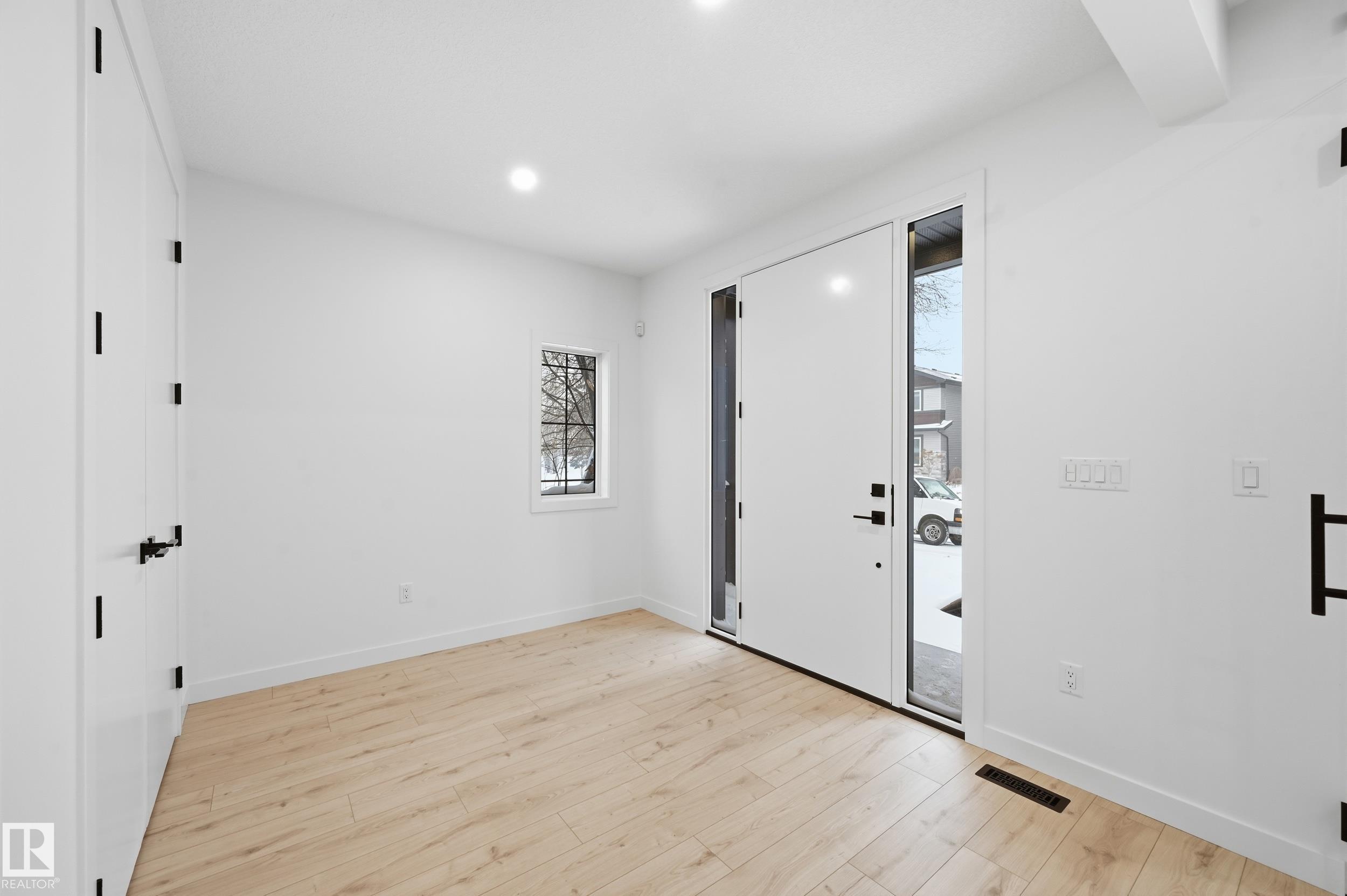 11121 51 ST NW