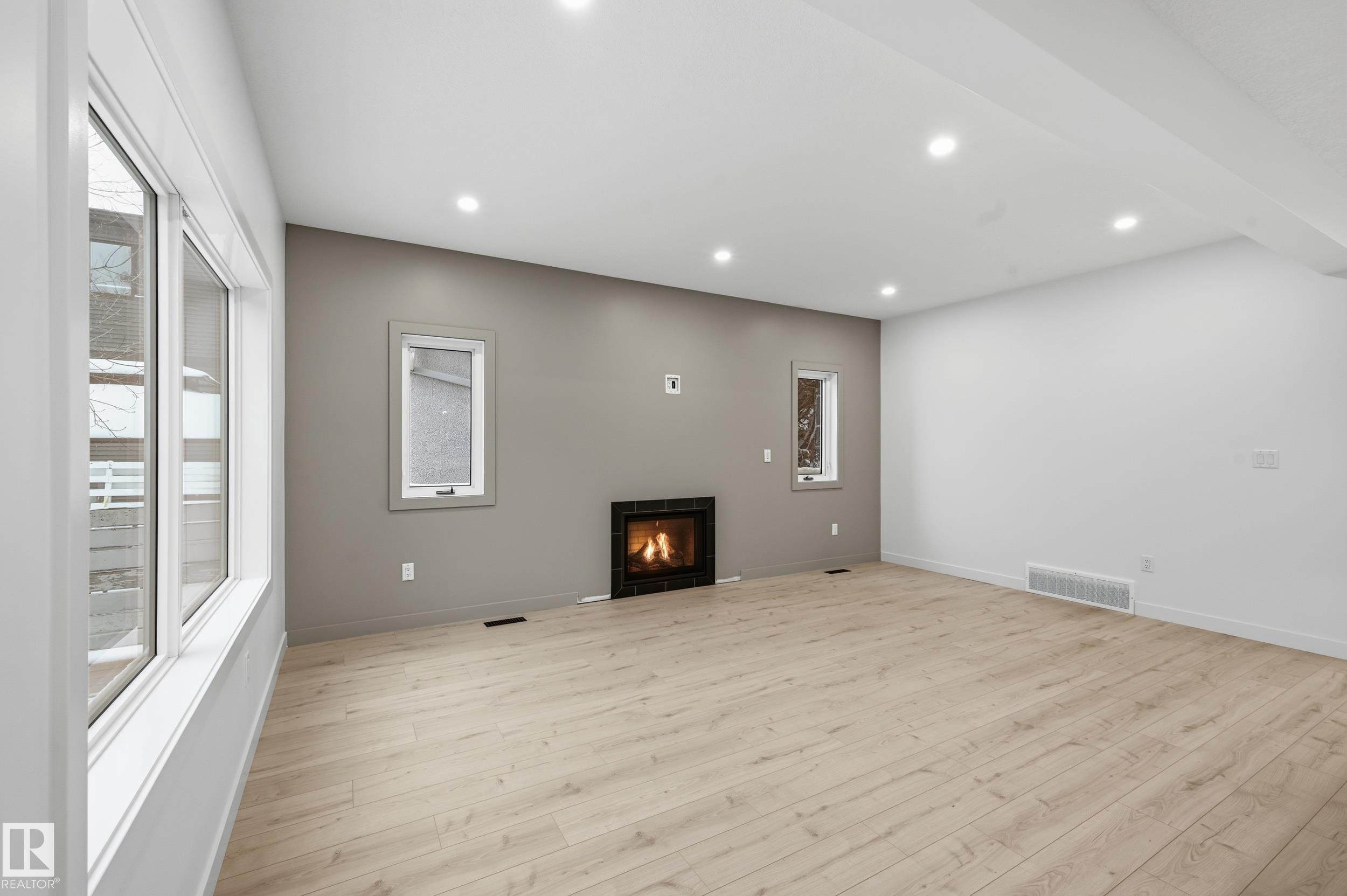 11121 51 ST NW