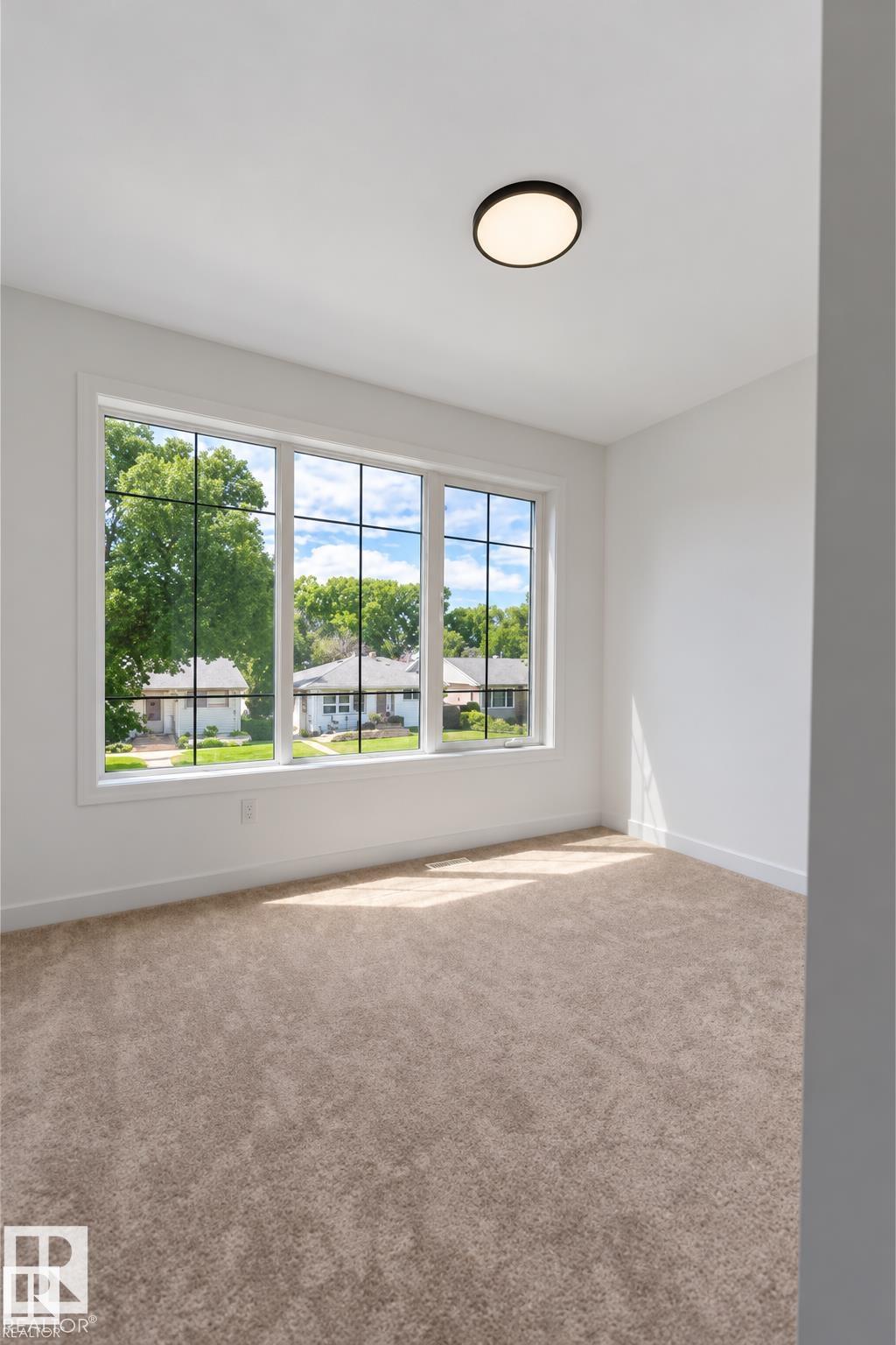 11121 51 ST NW