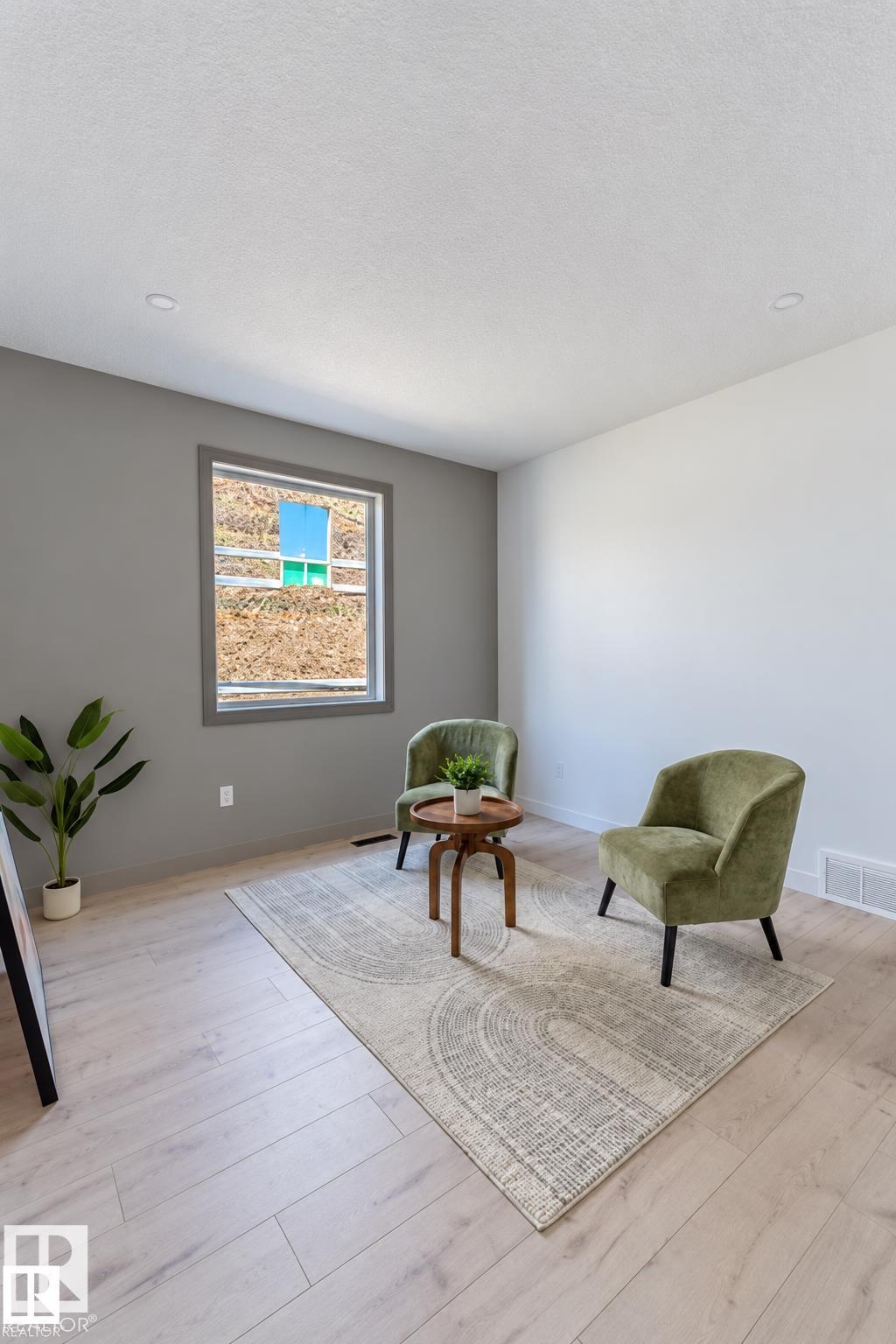 11121 51 ST NW