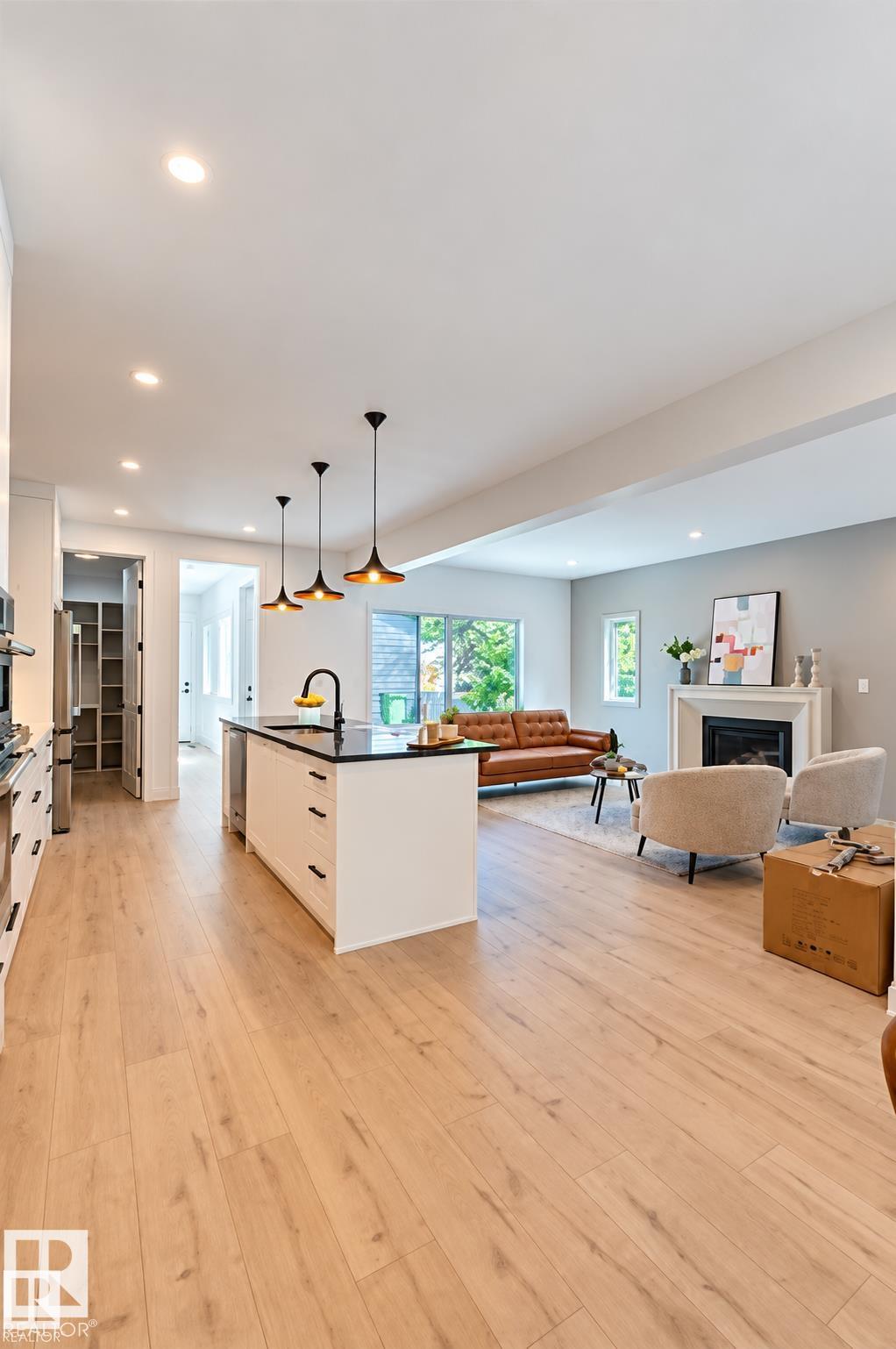 11121 51 ST NW