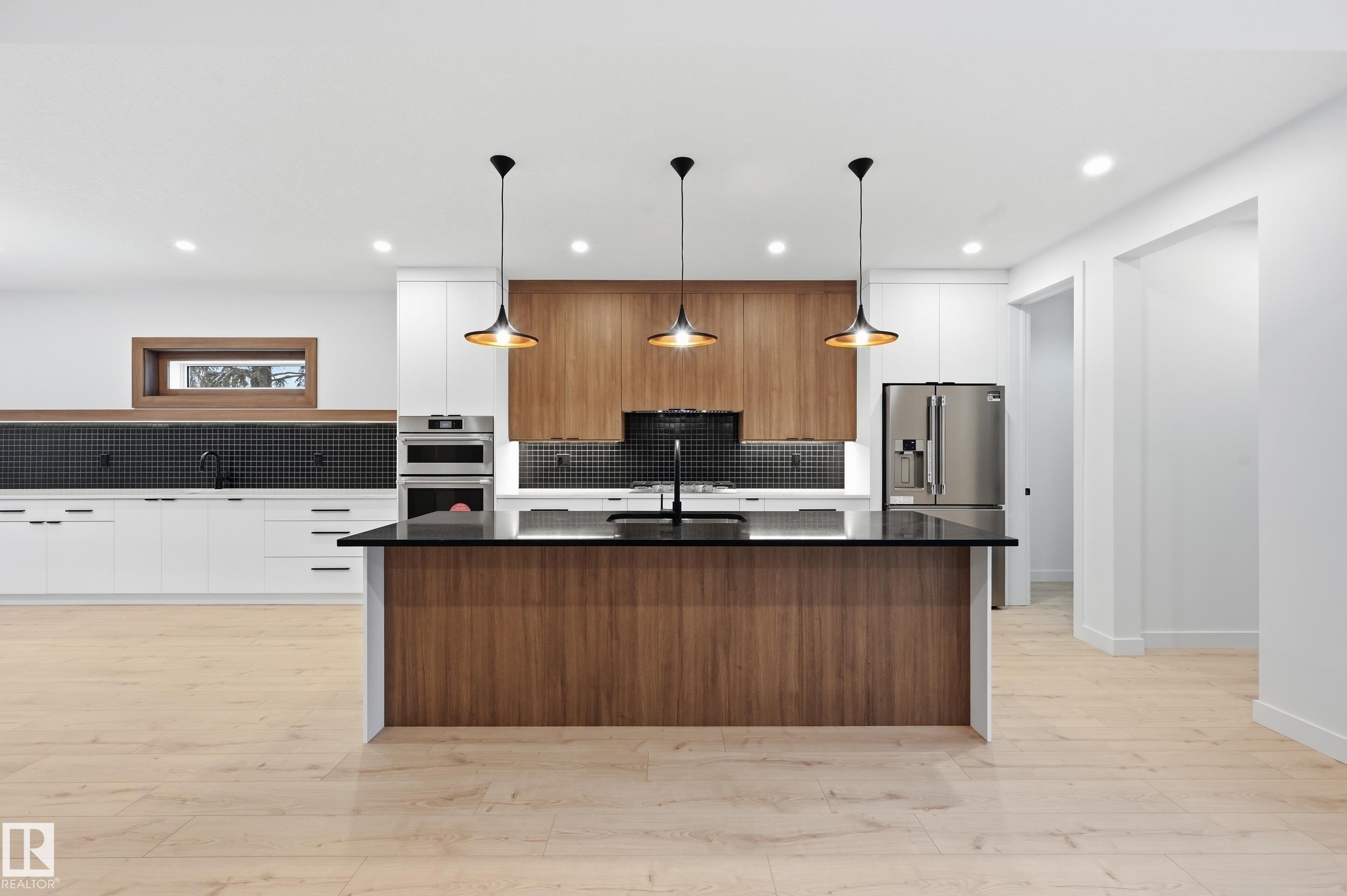 11121 51 ST NW