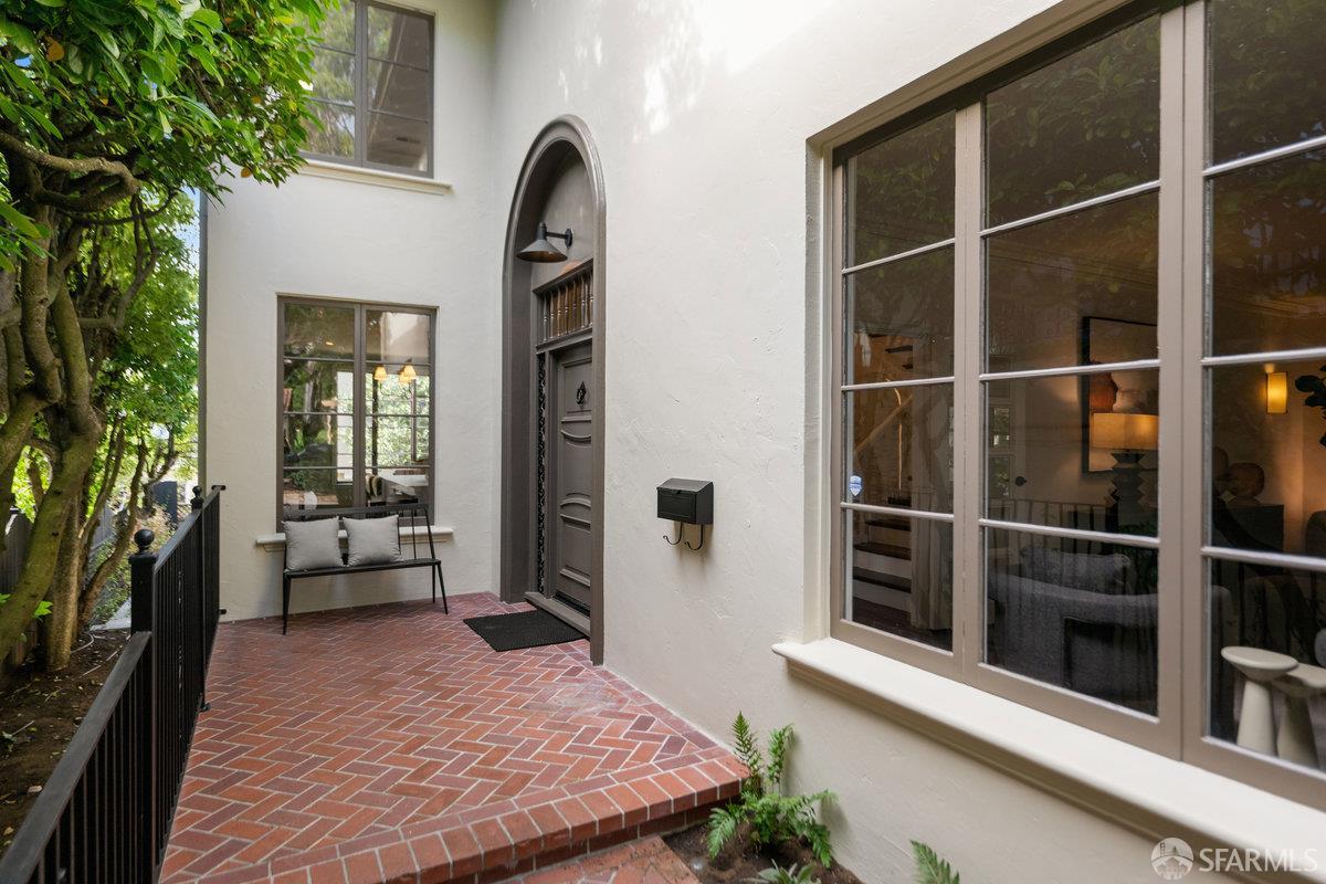 110 Santa Clara Avenue
