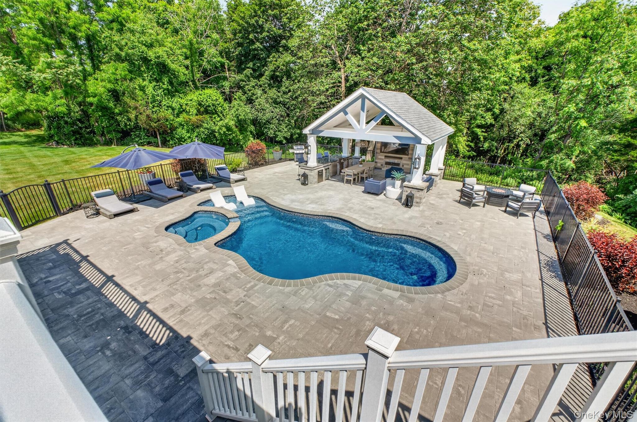 10 Sandlewood Circle