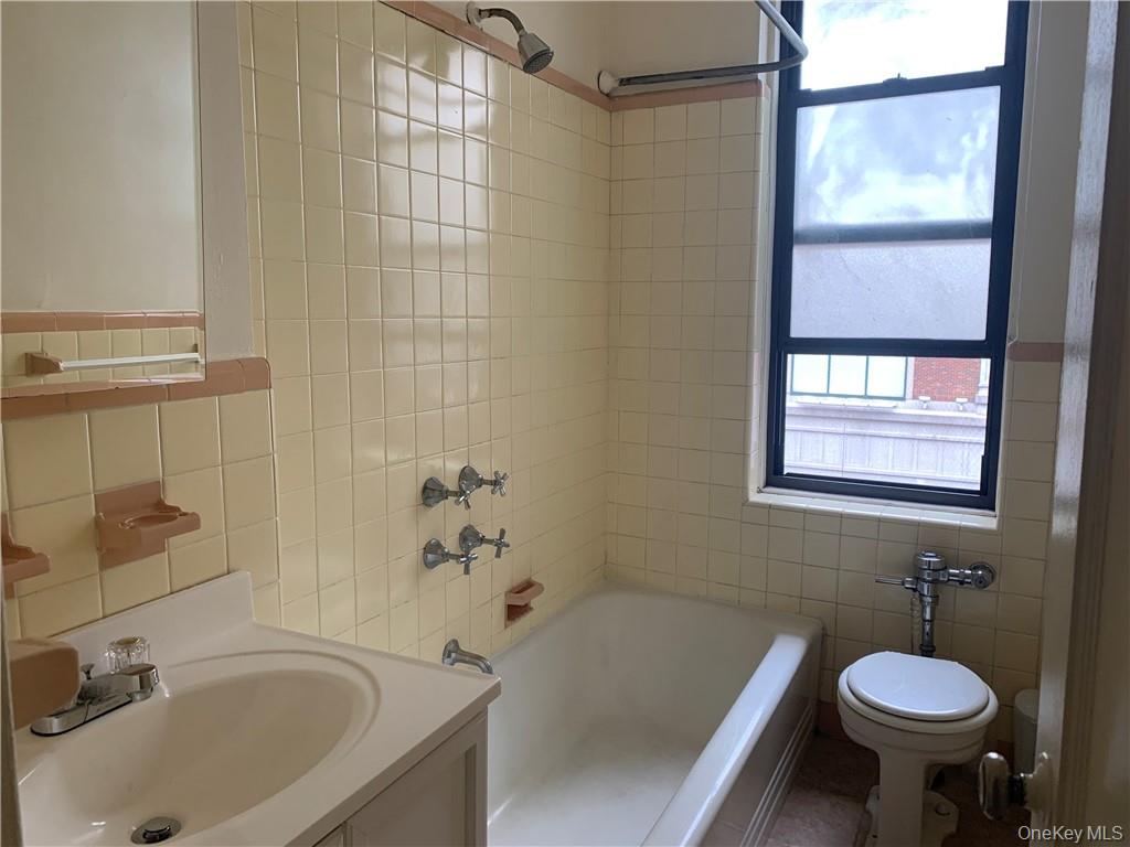 210 Martine Avenue Unit: 4N