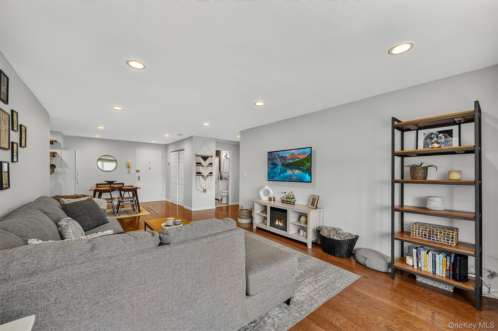 25 Franklin Avenue Unit: 6C
