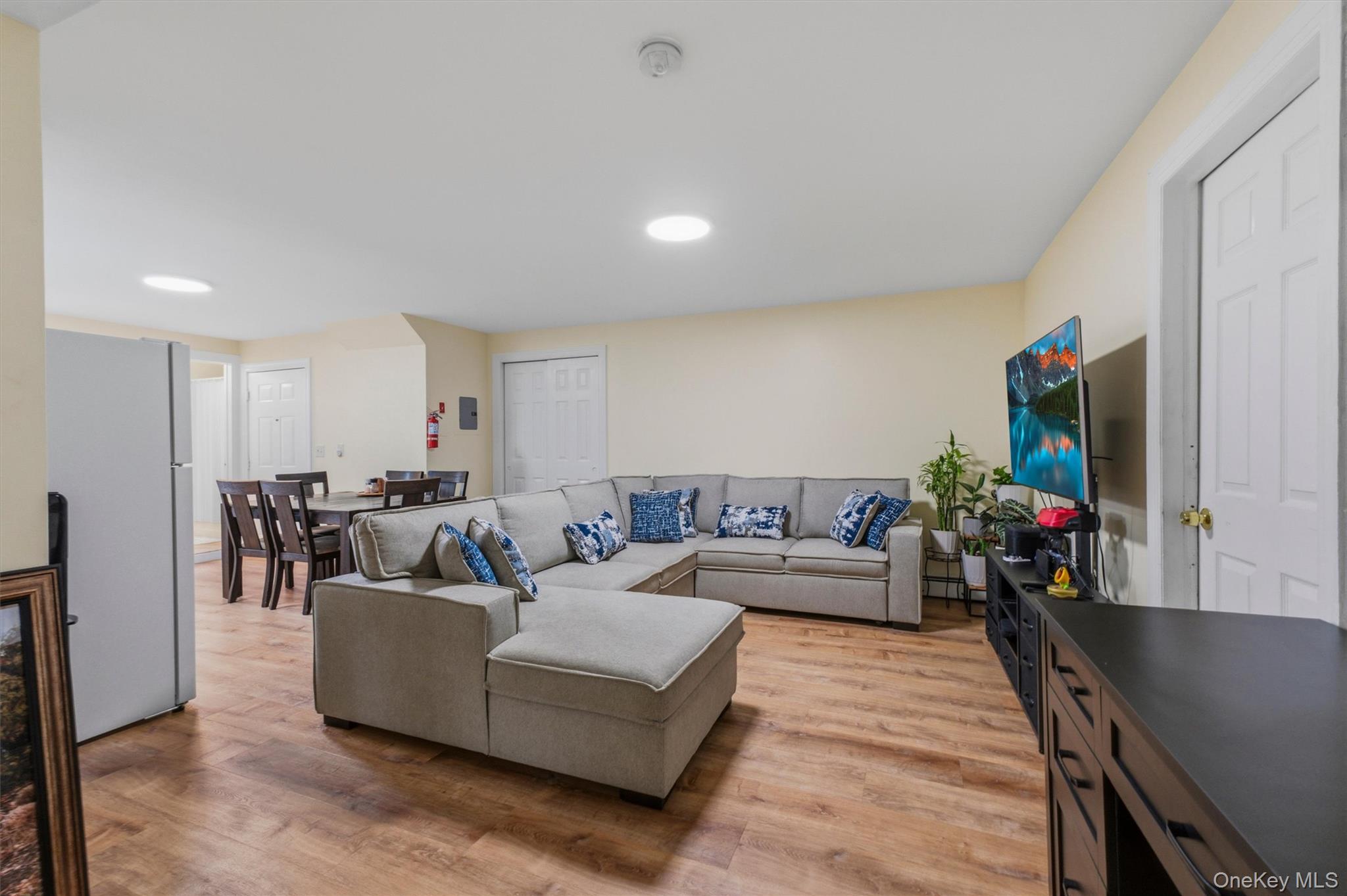 6-8 Hoyt Street