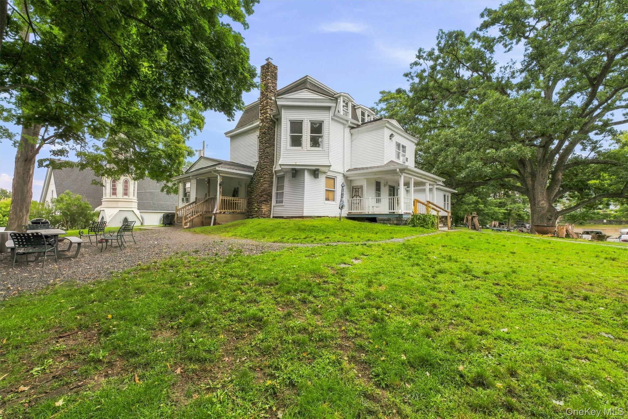 6-8 Hoyt Street