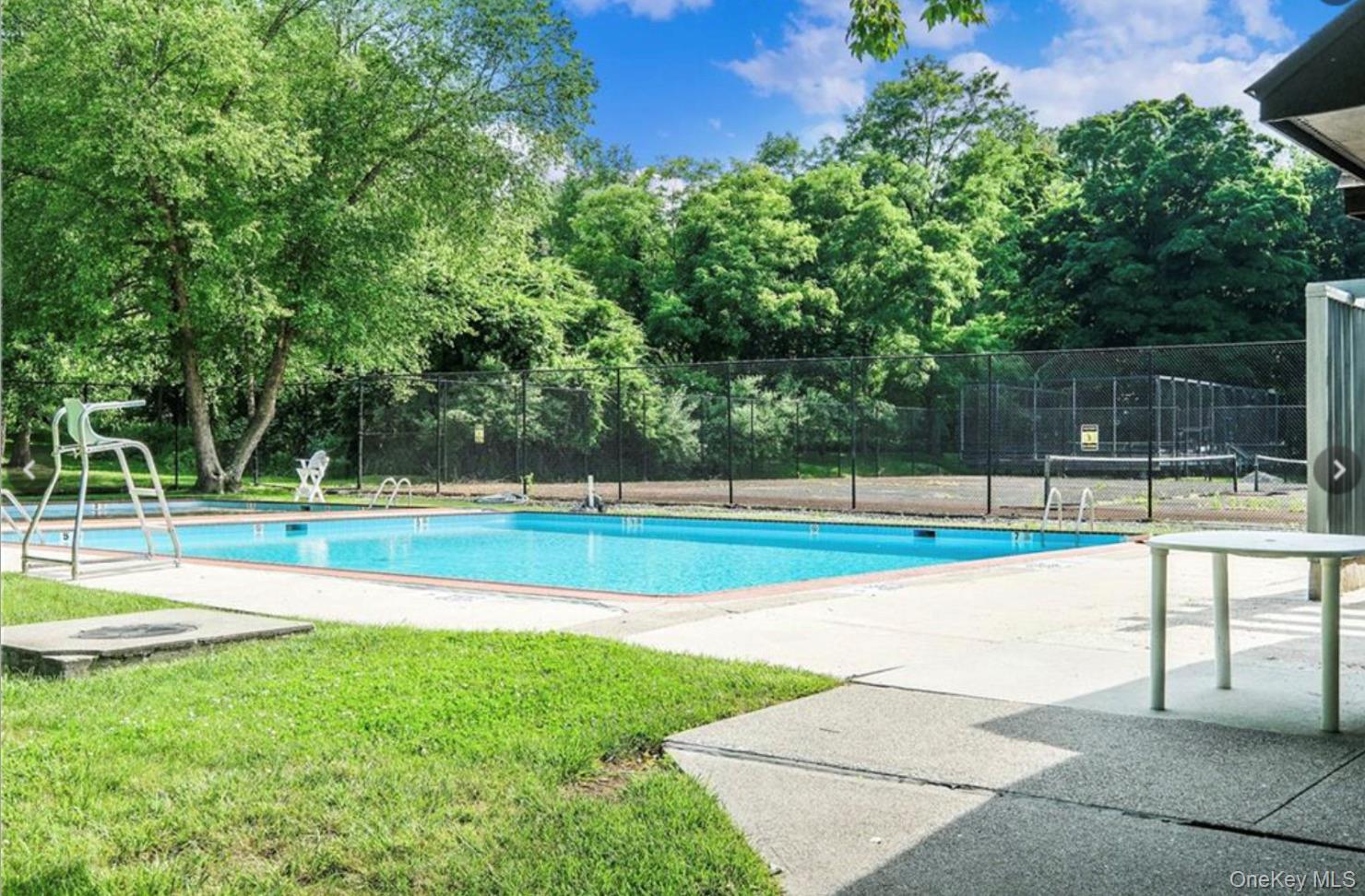 6 Elmwood Circle