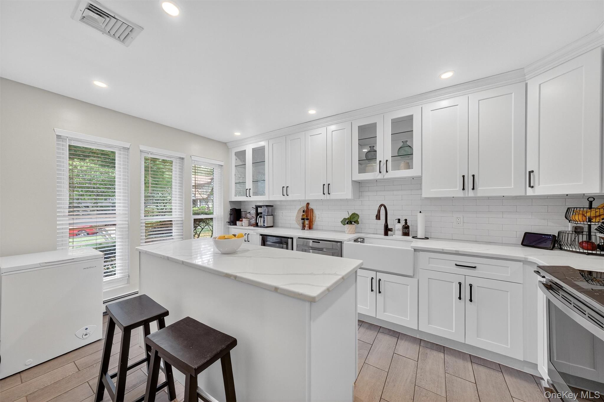 6 Elmwood Circle
