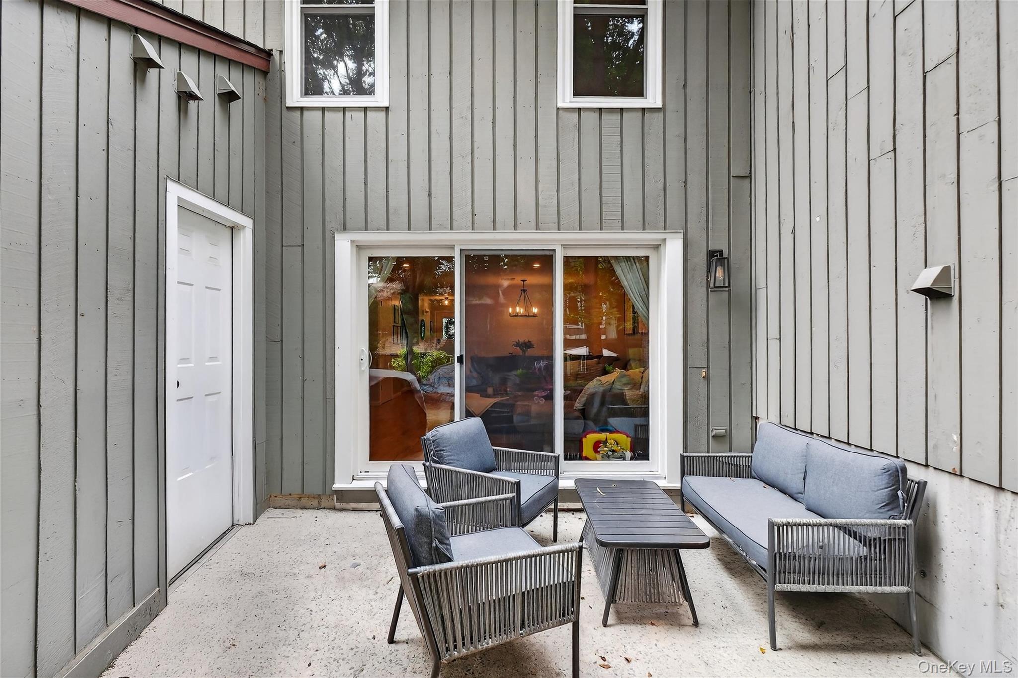 6 Elmwood Circle