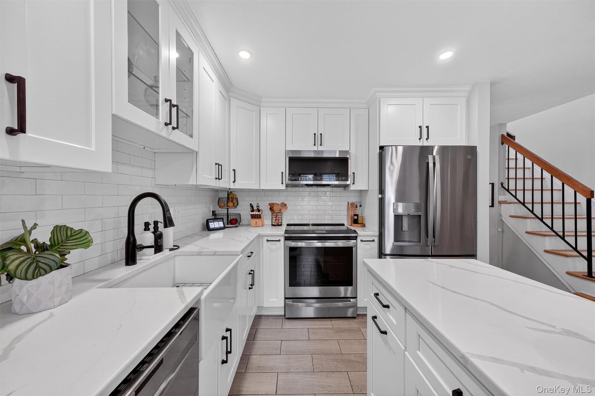 6 Elmwood Circle
