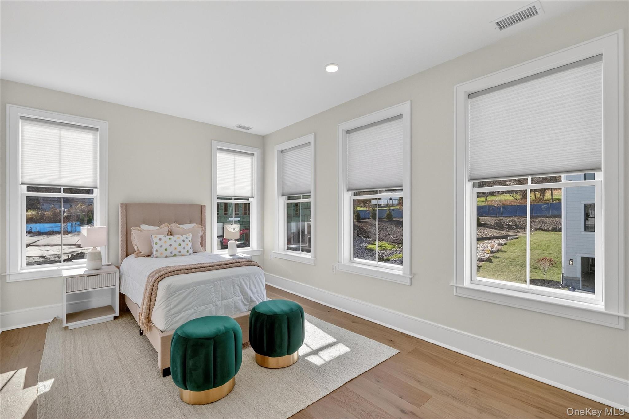 1802 Soundview Court