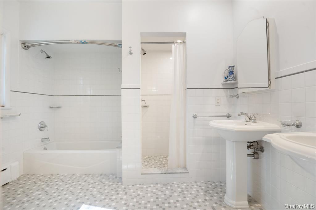 500 N Lake Boulevard