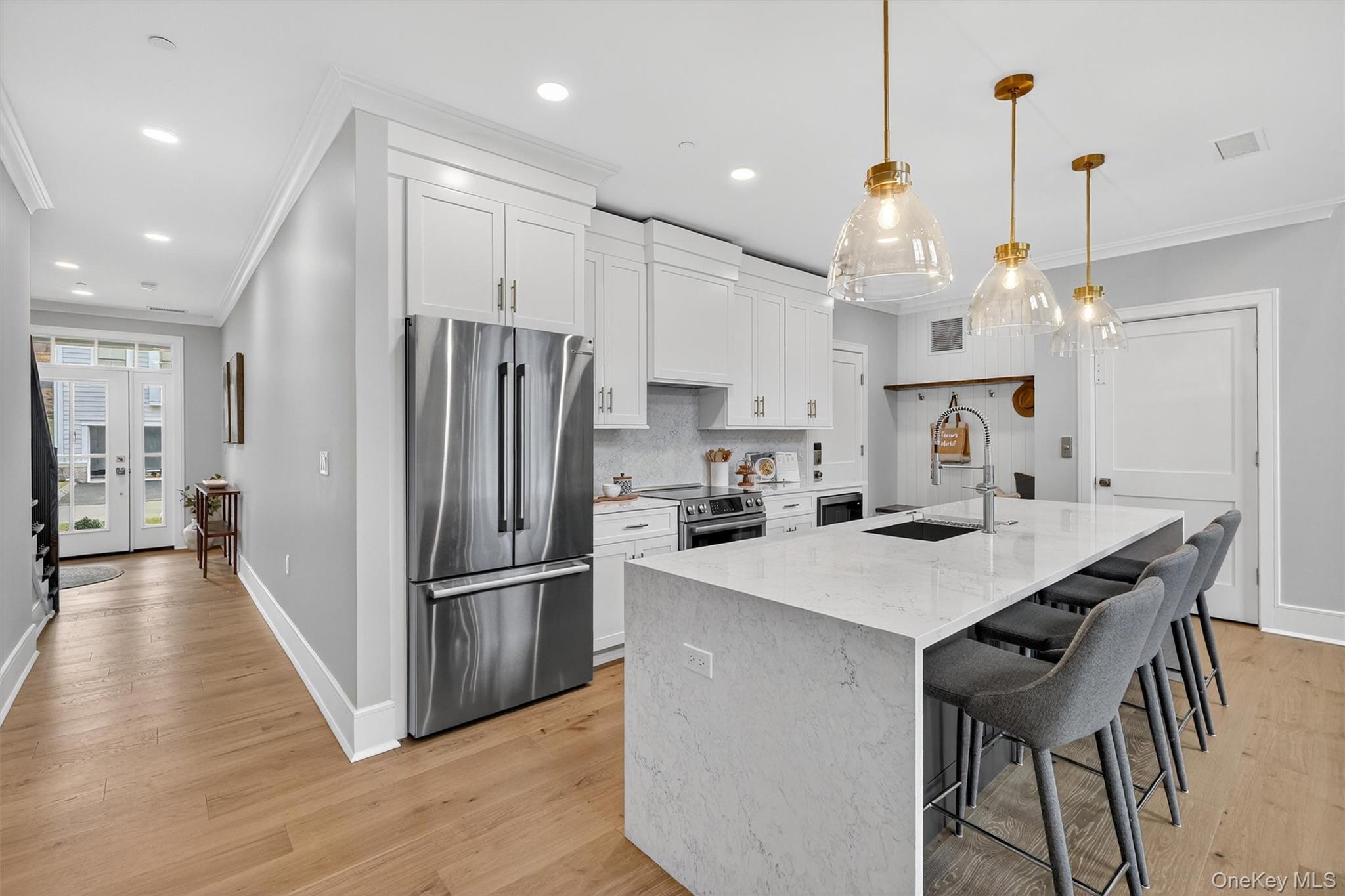 1806 Soundview Court