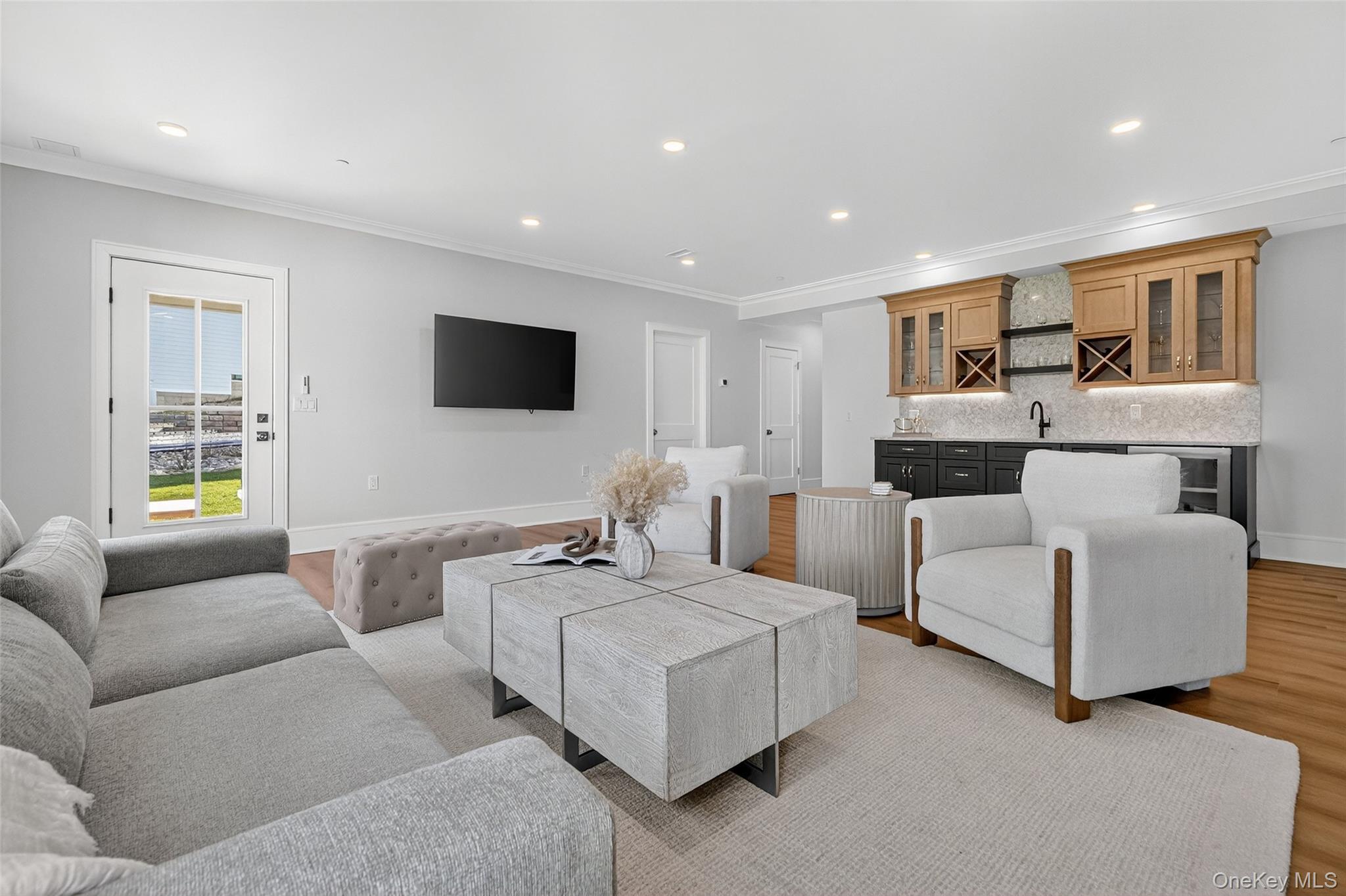 1810 Soundview Court