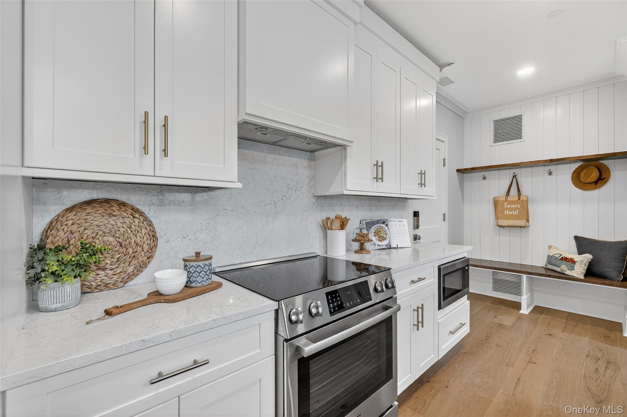 1812 Soundview Court