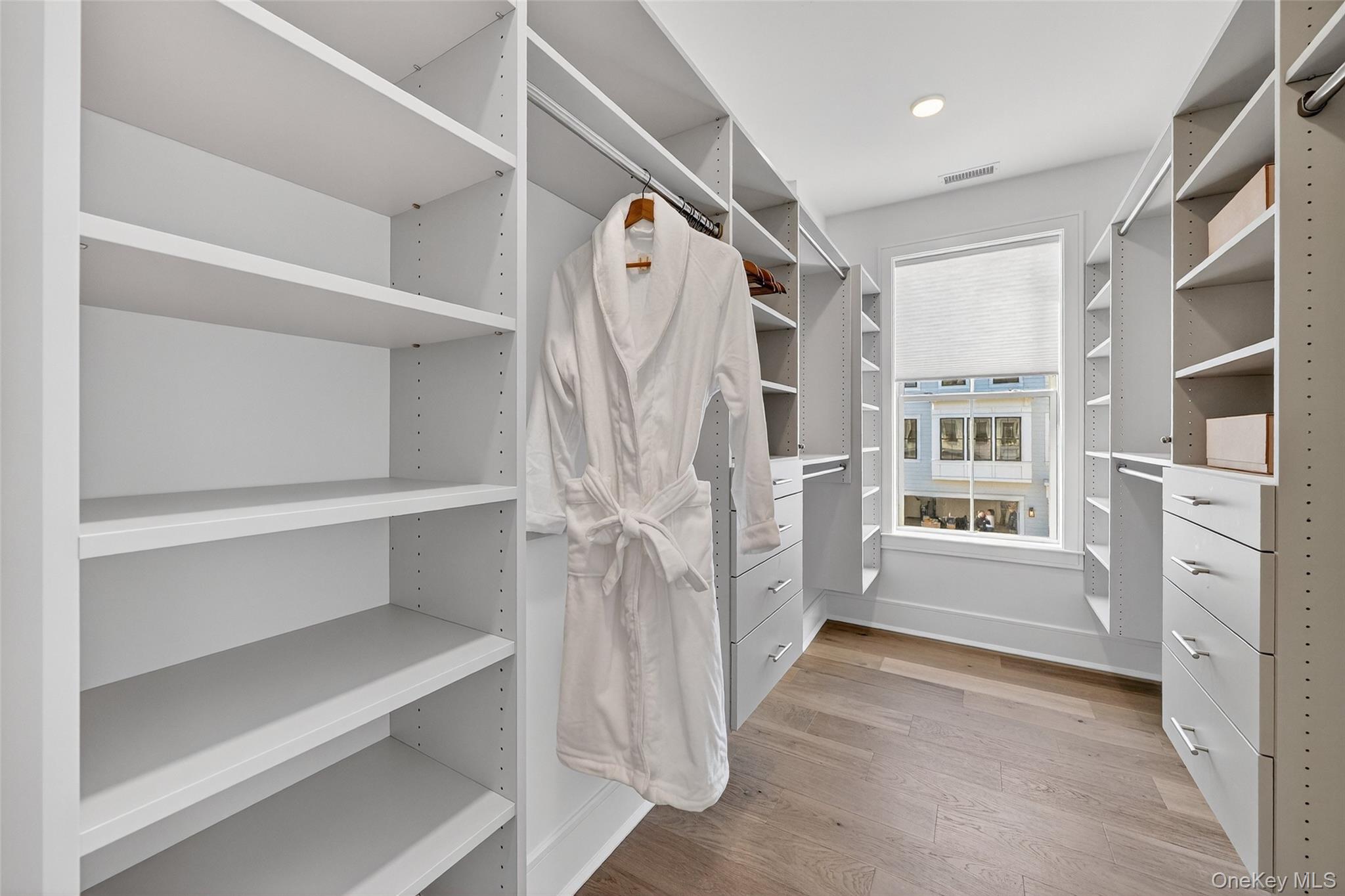 1812 Soundview Court