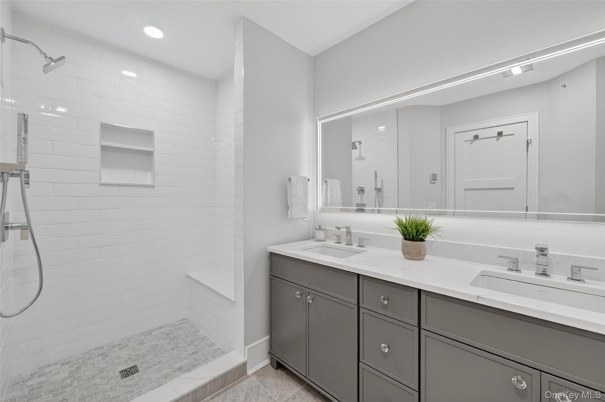 1819 Soundview Court