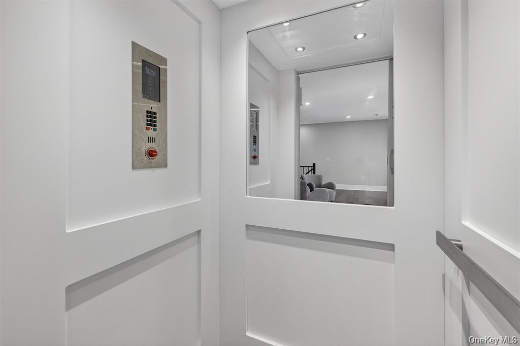 1822 Soundview Court