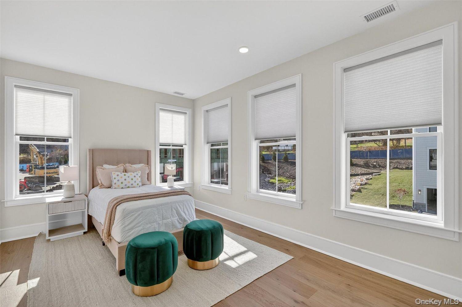 1836 Soundview Court