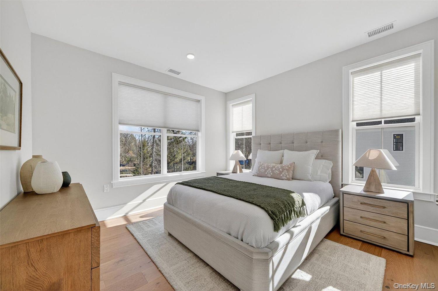 1836 Soundview Court