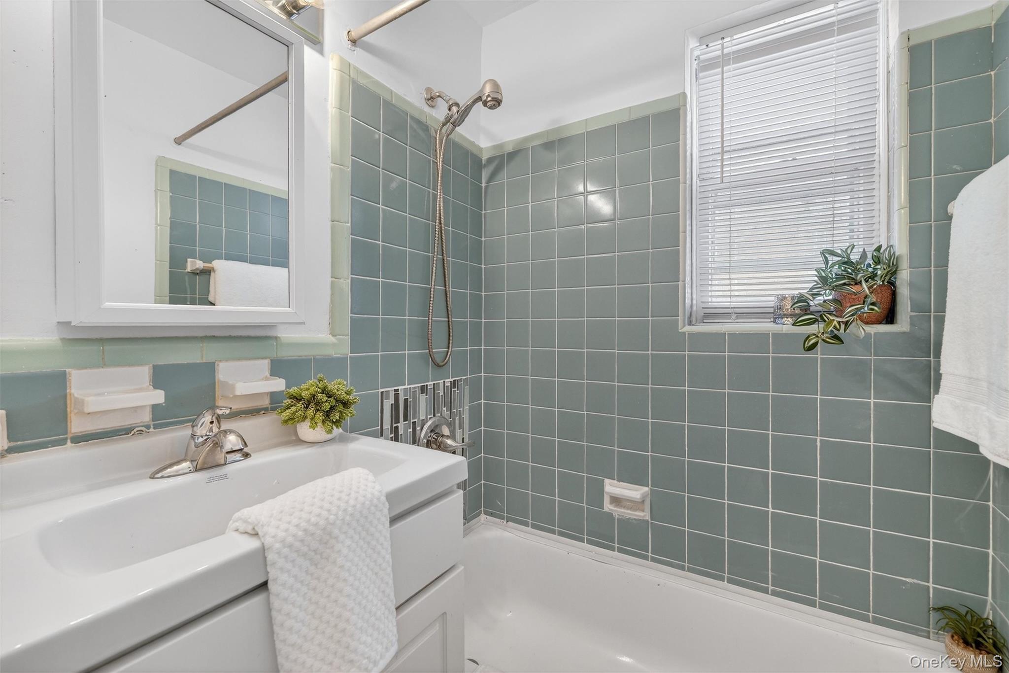 125 N Washington Avenue Unit: 1