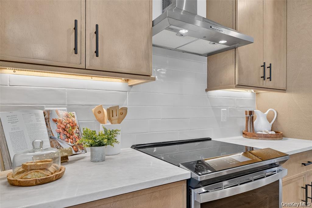 1821 Soundview Court