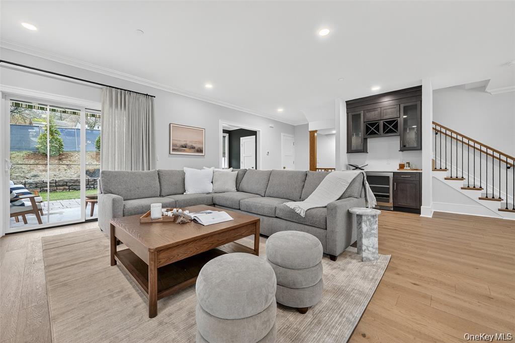 1821 Soundview Court