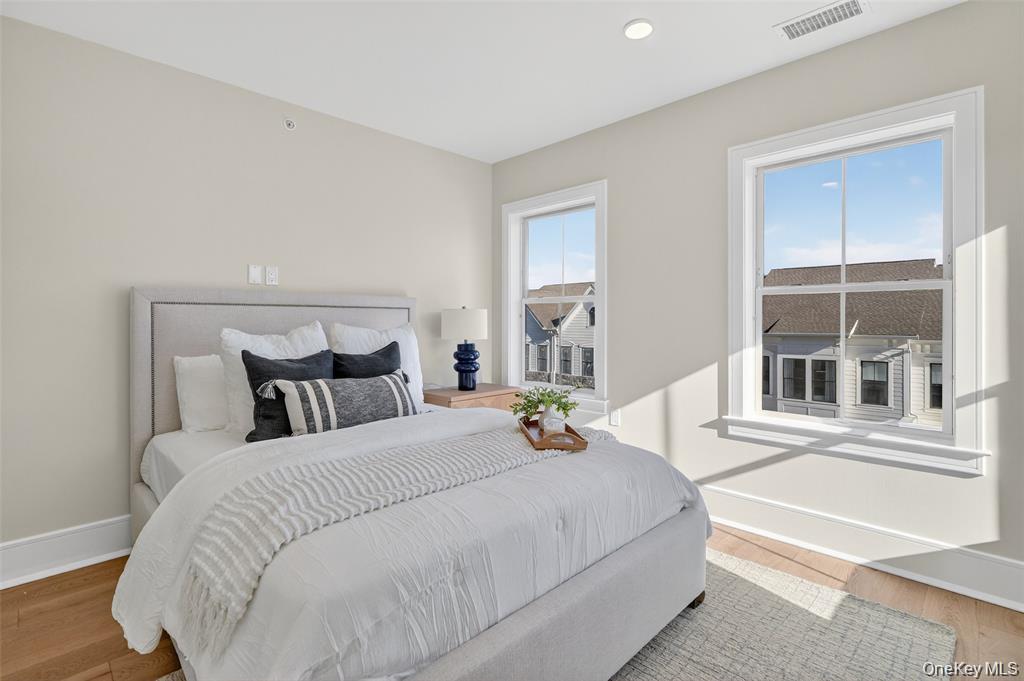 1821 Soundview Court