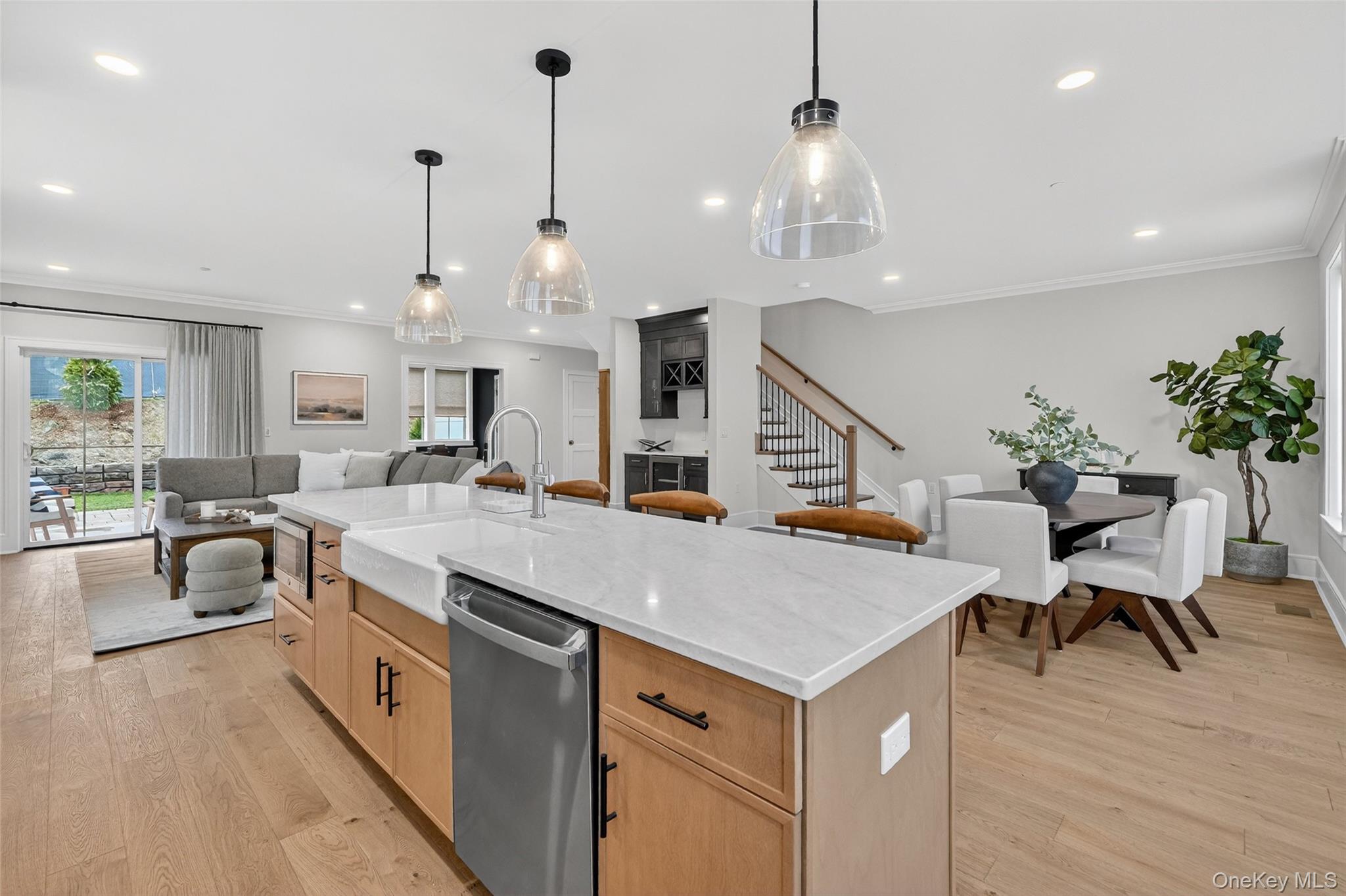 1831 Soundview Court