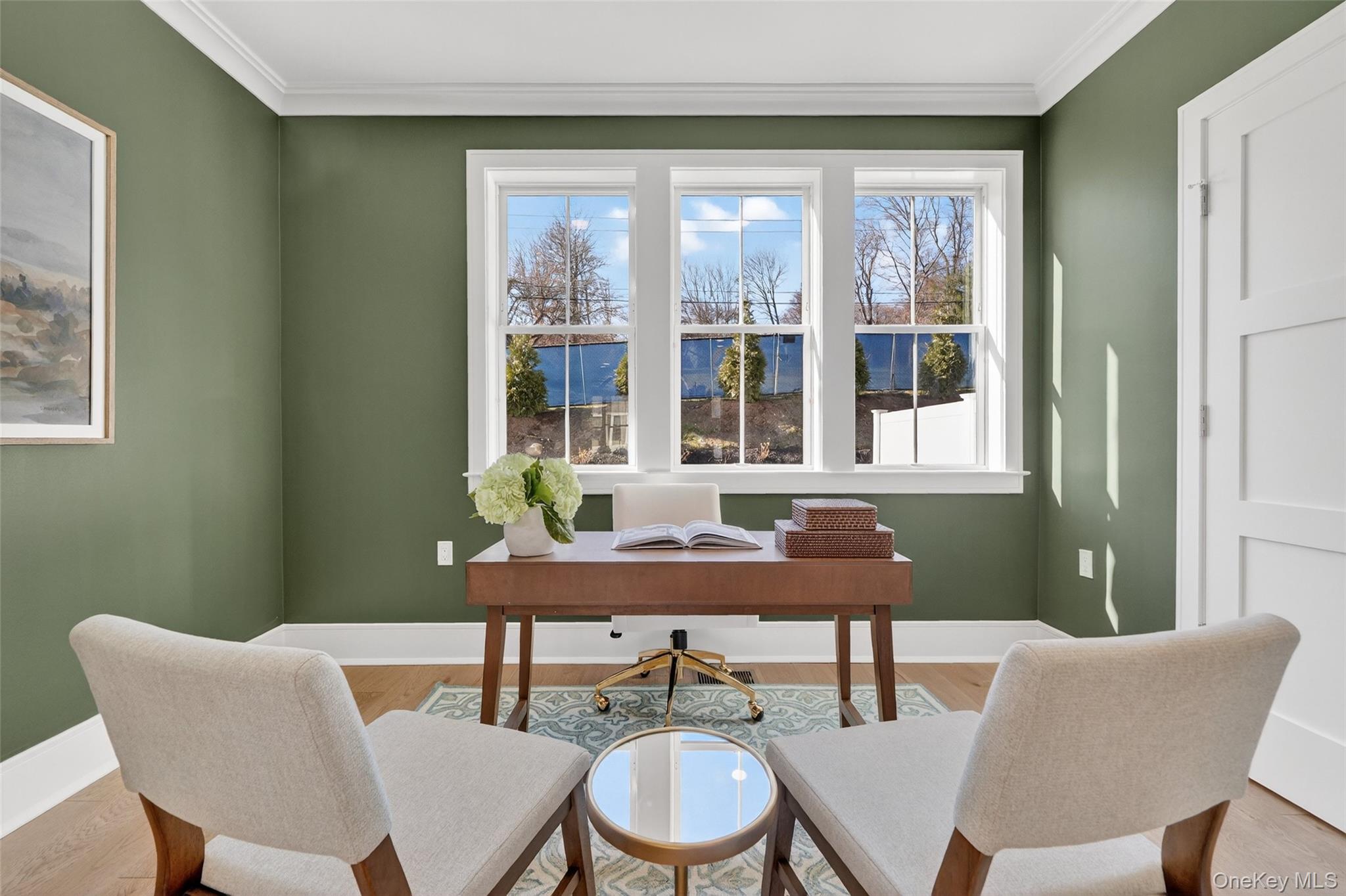 1825 Soundview Court