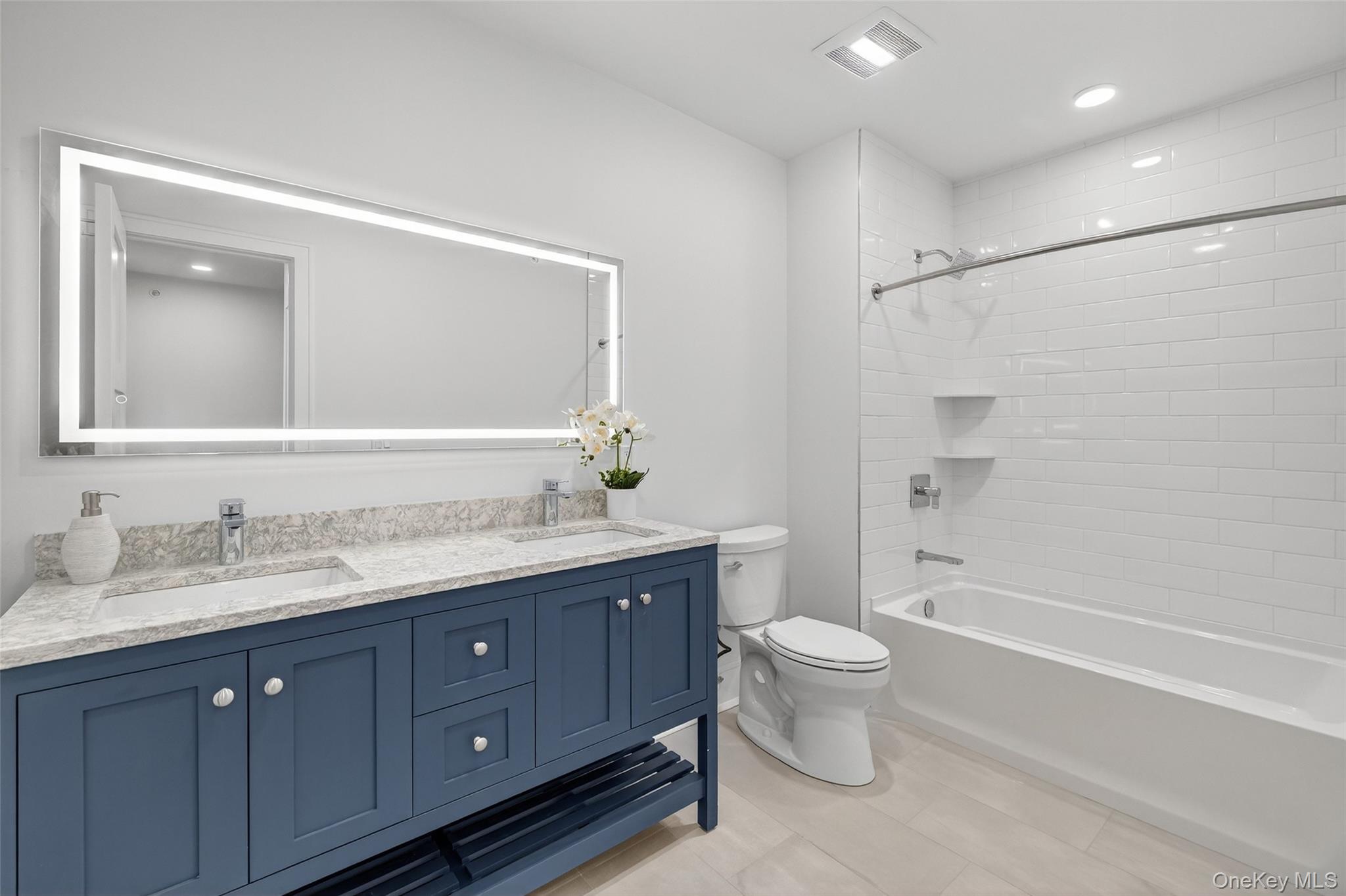 1825 Soundview Court