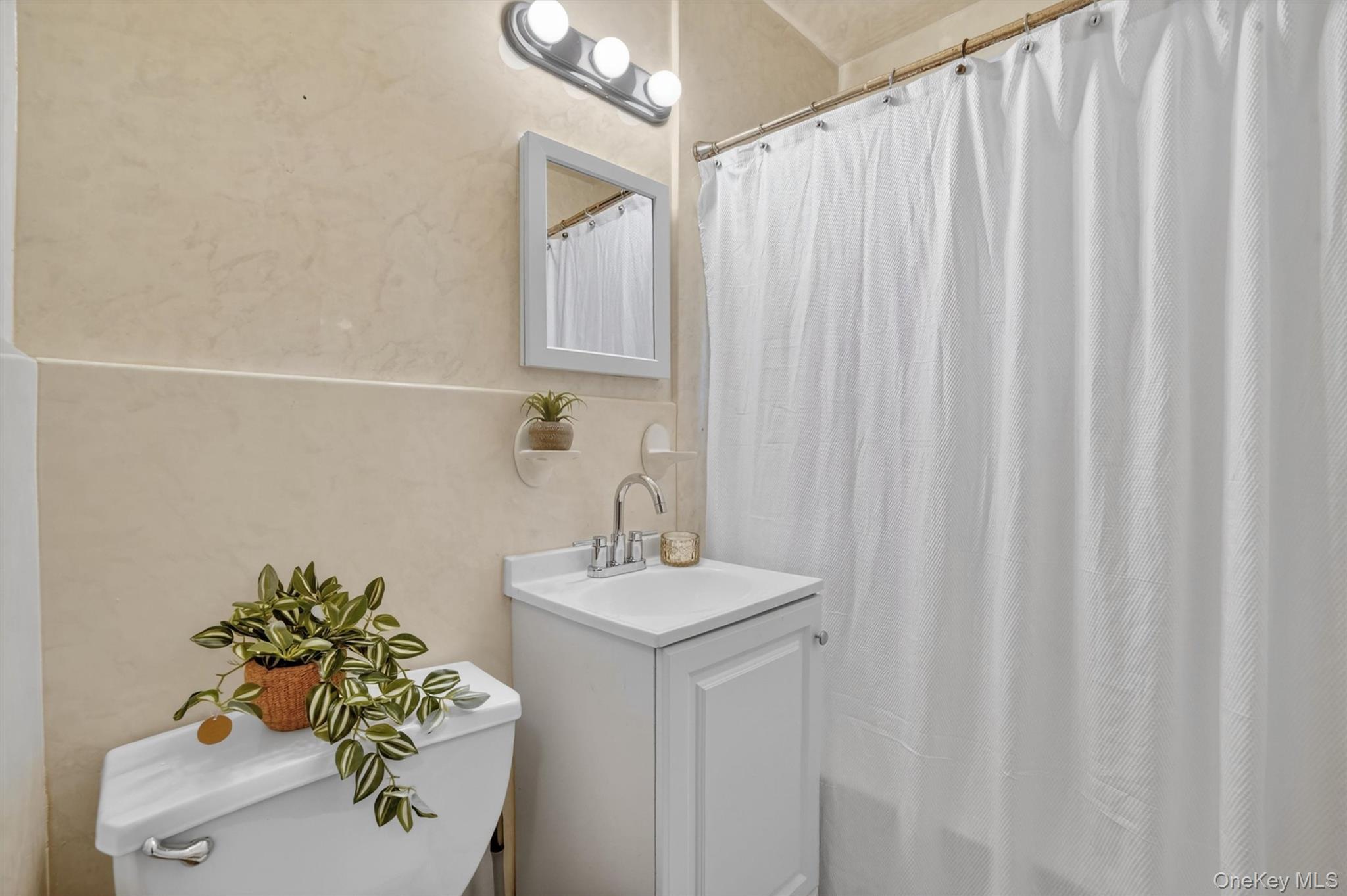 1111 Midland Avenue Unit: 1B