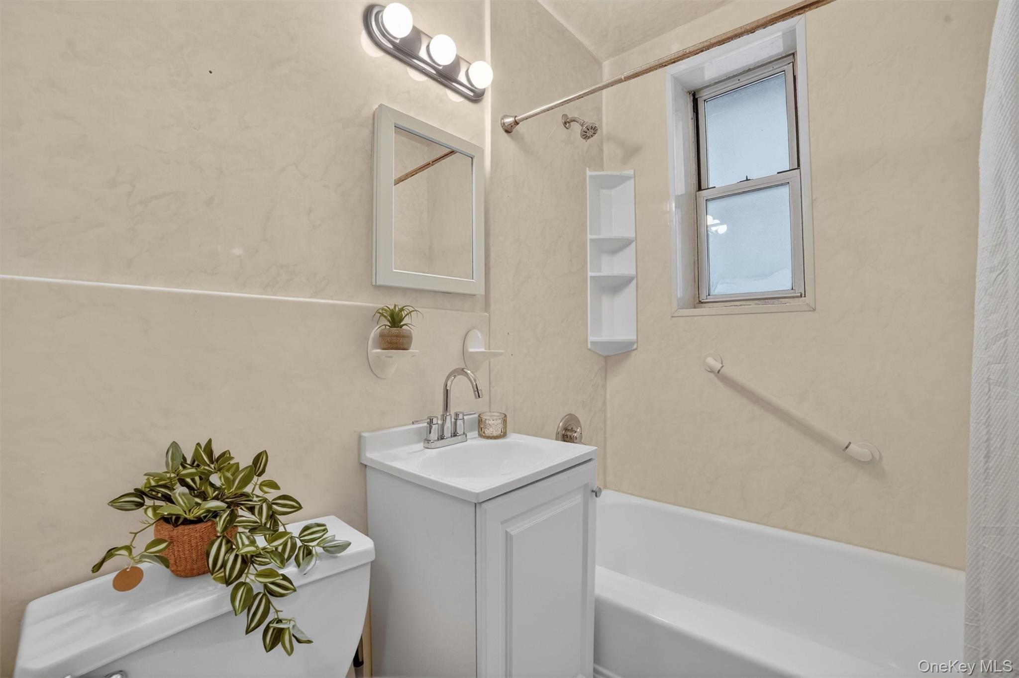 1111 Midland Avenue Unit: 1B