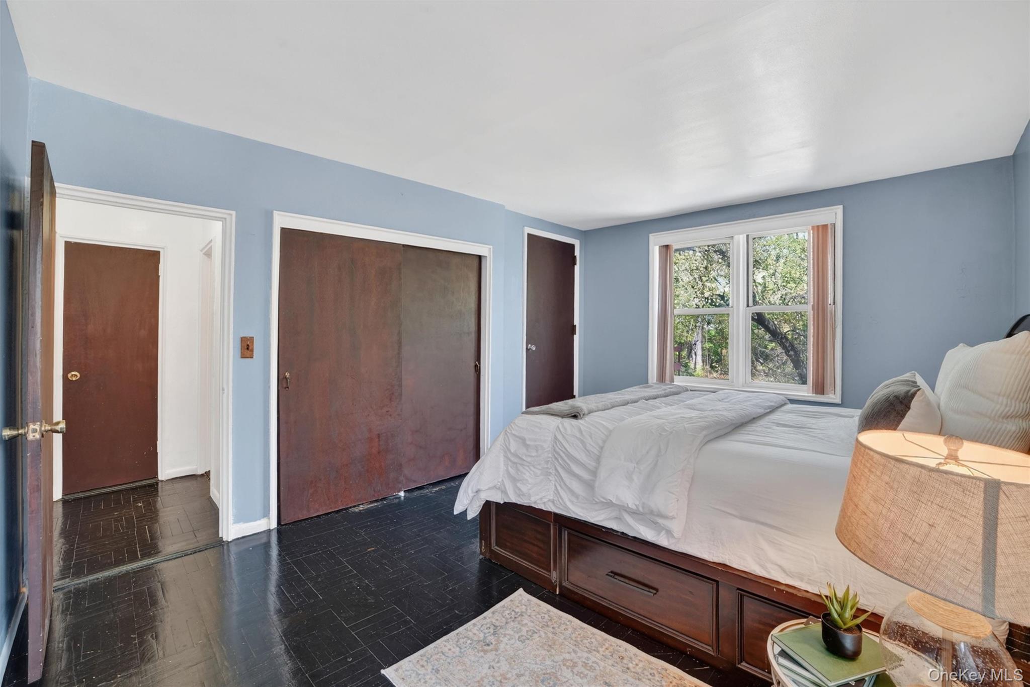 1111 Midland Avenue Unit: 1B