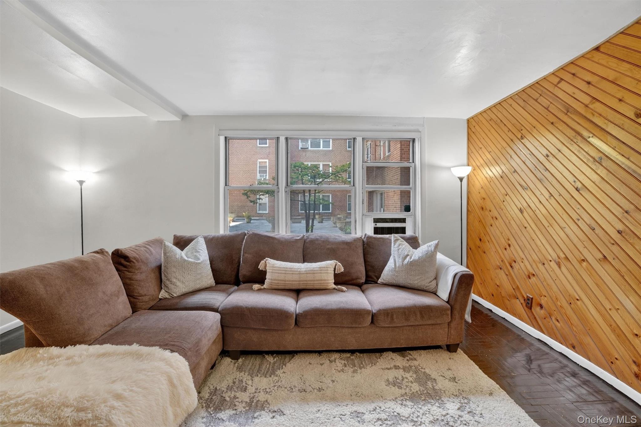1111 Midland Avenue Unit: 1B