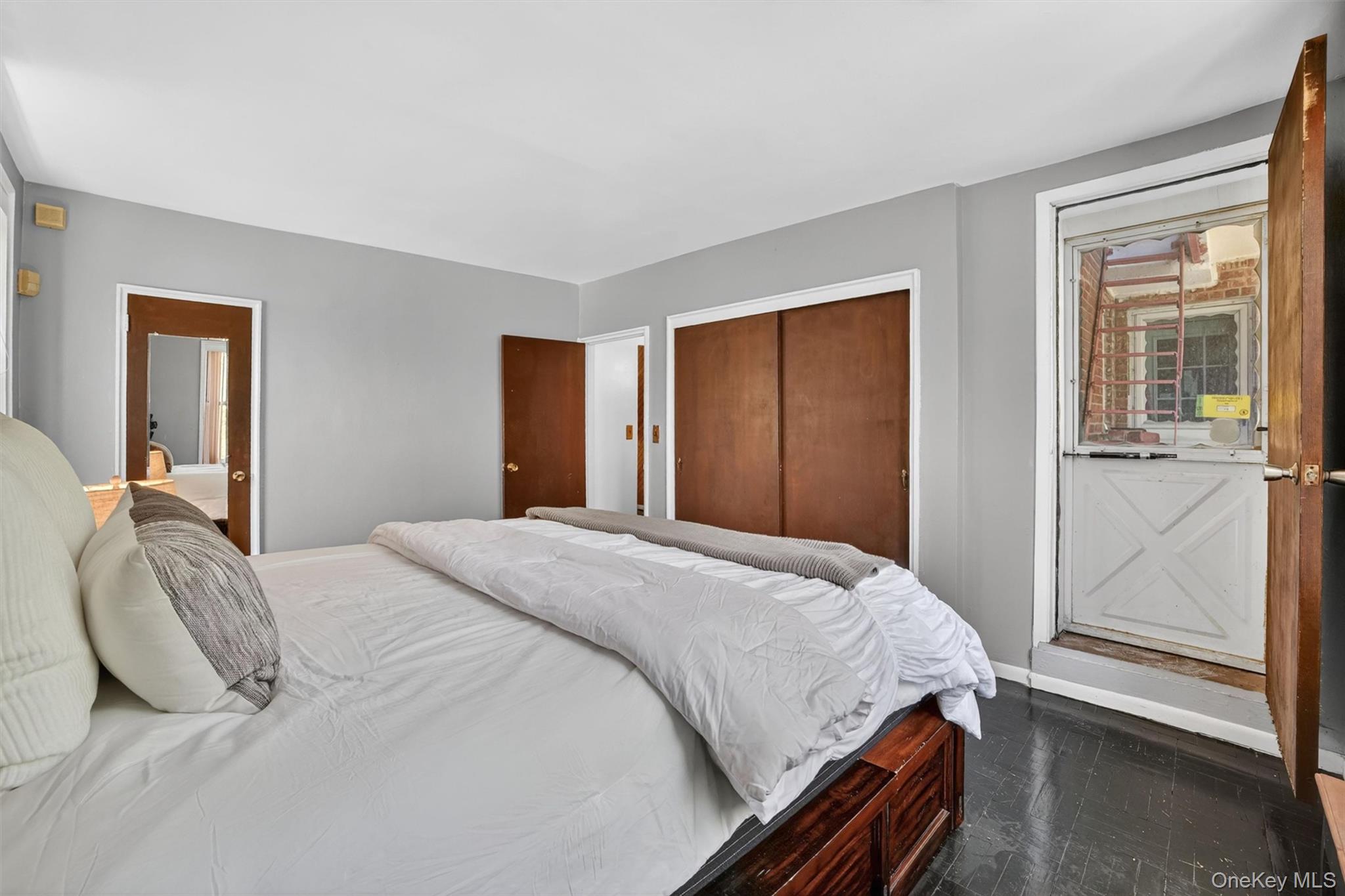 1111 Midland Avenue Unit: 1B