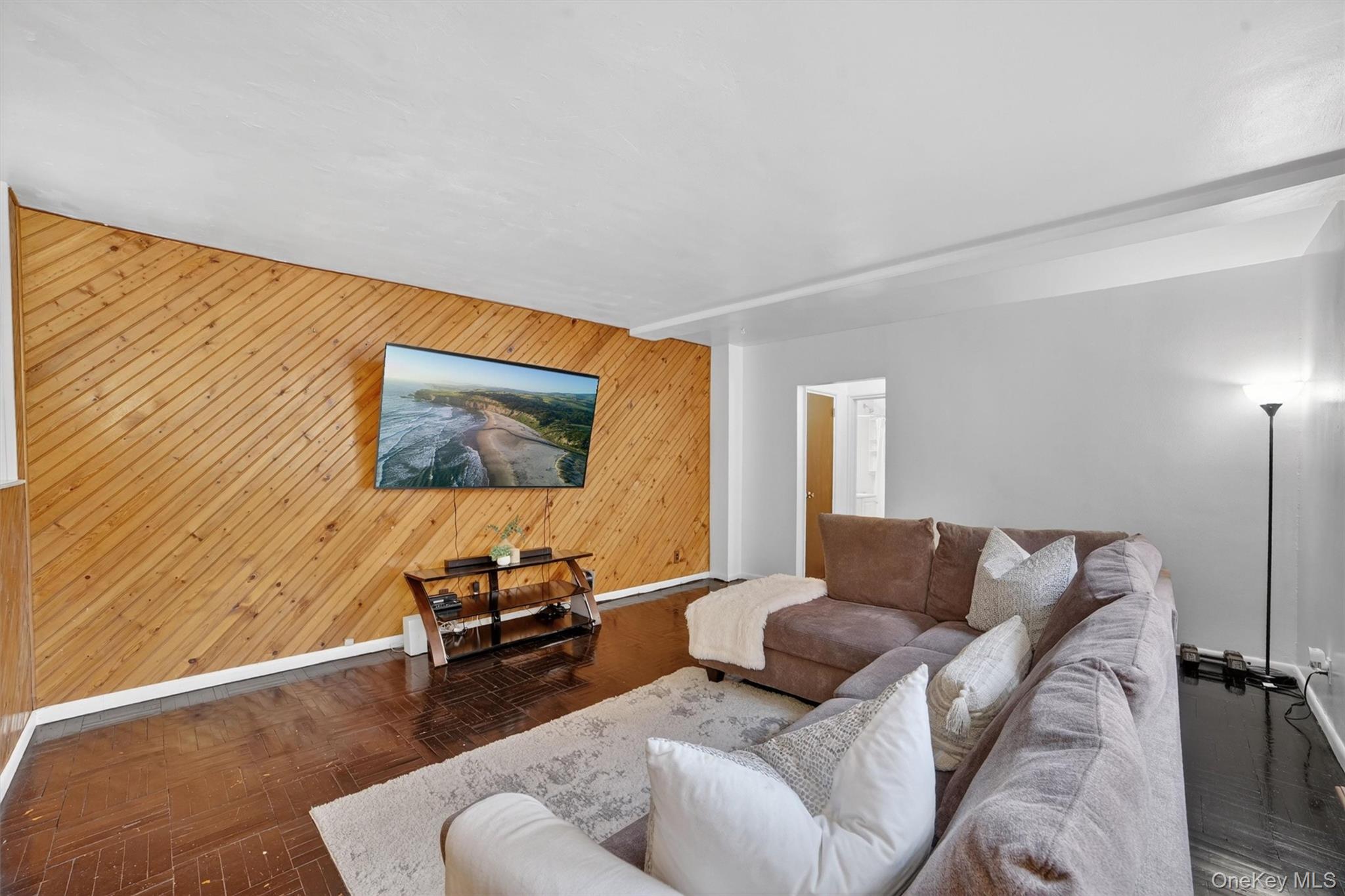 1111 Midland Avenue Unit: 1B