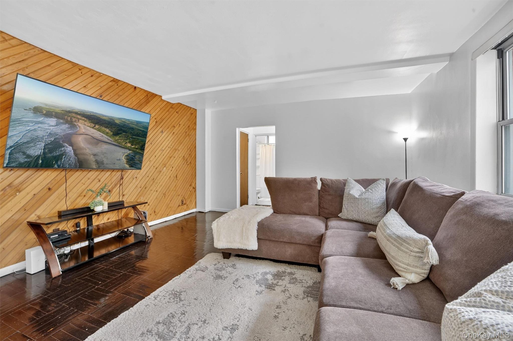 1111 Midland Avenue Unit: 1B