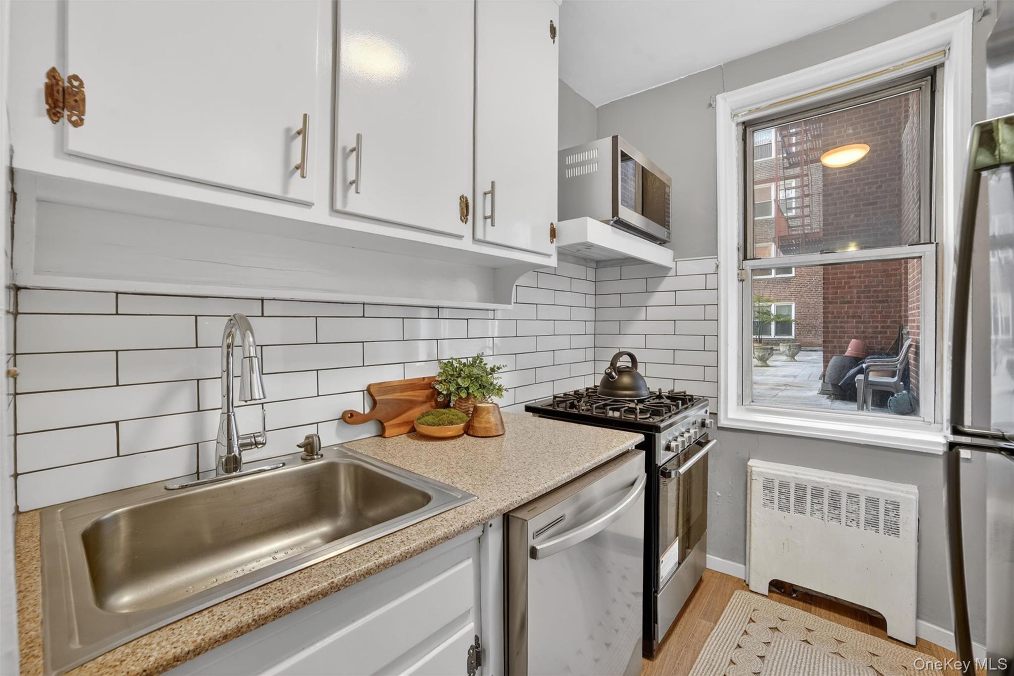 1111 Midland Avenue Unit: 1B