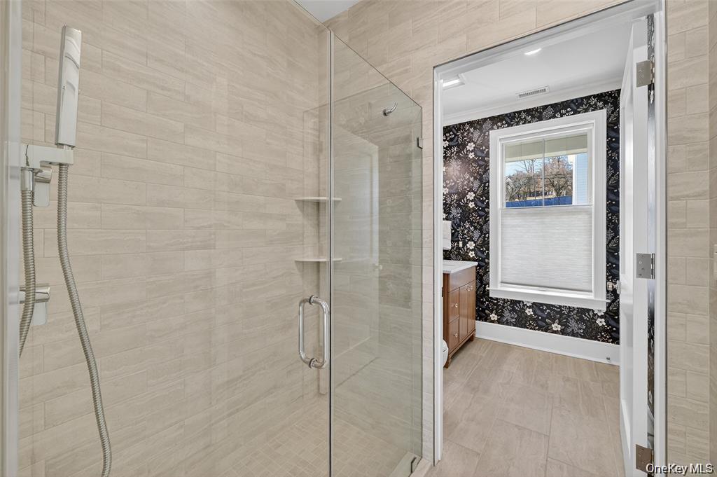 1832 Soundview Court