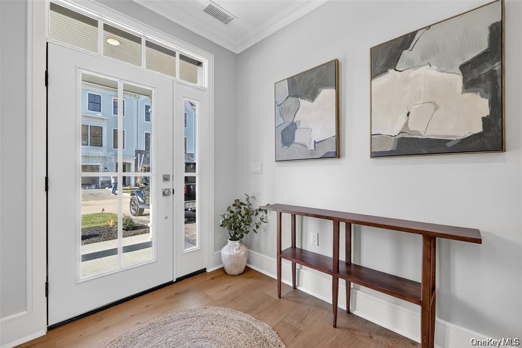 1832 Soundview Court